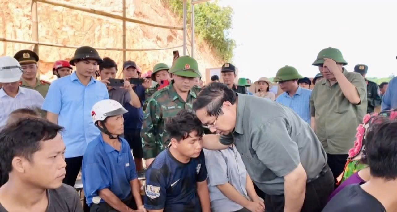 Thủ tướng trực tiếp kiểm tra, chỉ đạo khắc phục hậu quả mưa lũ ở Điện Bi&ecirc;n- Ảnh 4.