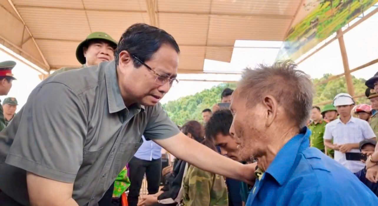 Thủ tướng trực tiếp kiểm tra, chỉ đạo khắc phục hậu quả mưa lũ ở Điện Bi&ecirc;n- Ảnh 2.