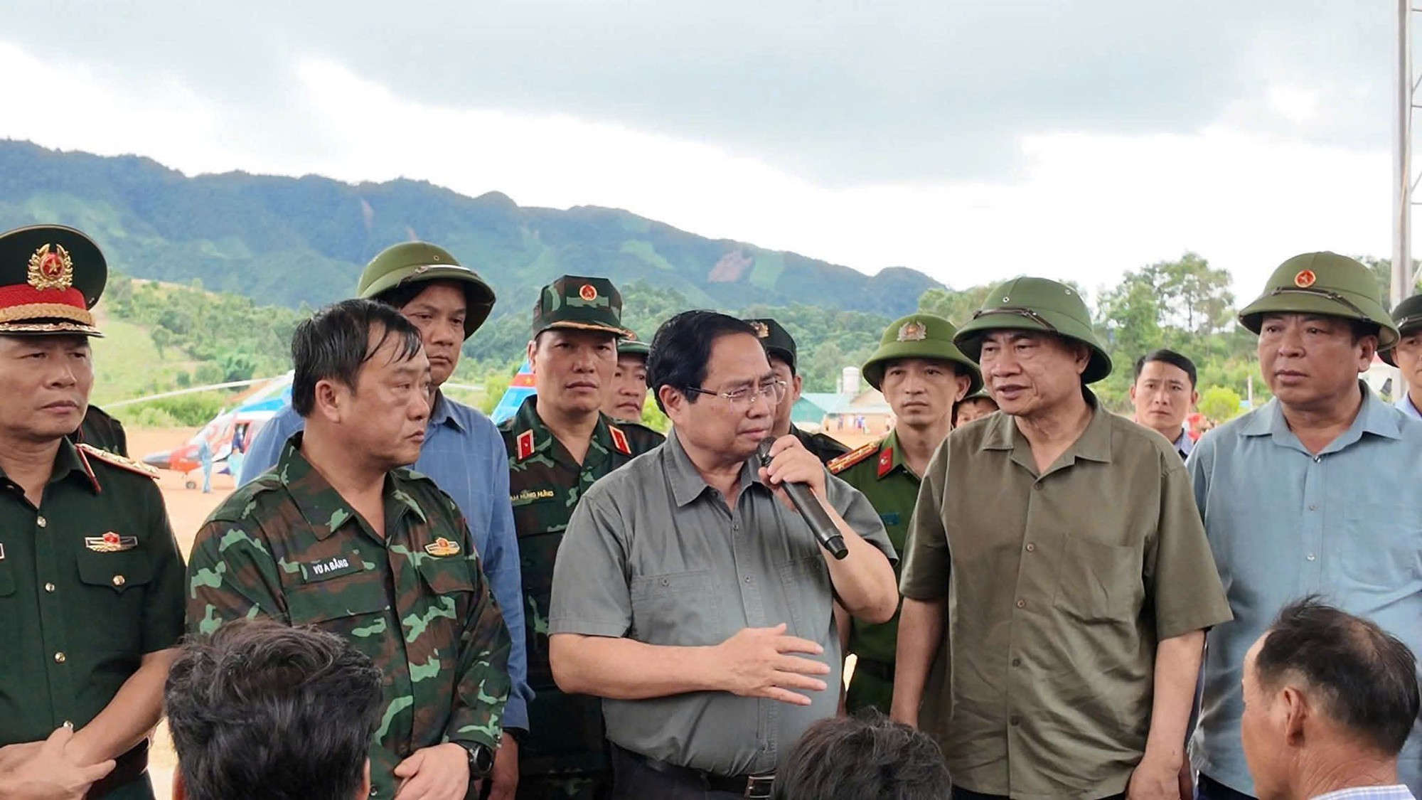 Thủ tướng trực tiếp kiểm tra, chỉ đạo khắc phục hậu quả mưa lũ ở Điện Bi&ecirc;n- Ảnh 1.