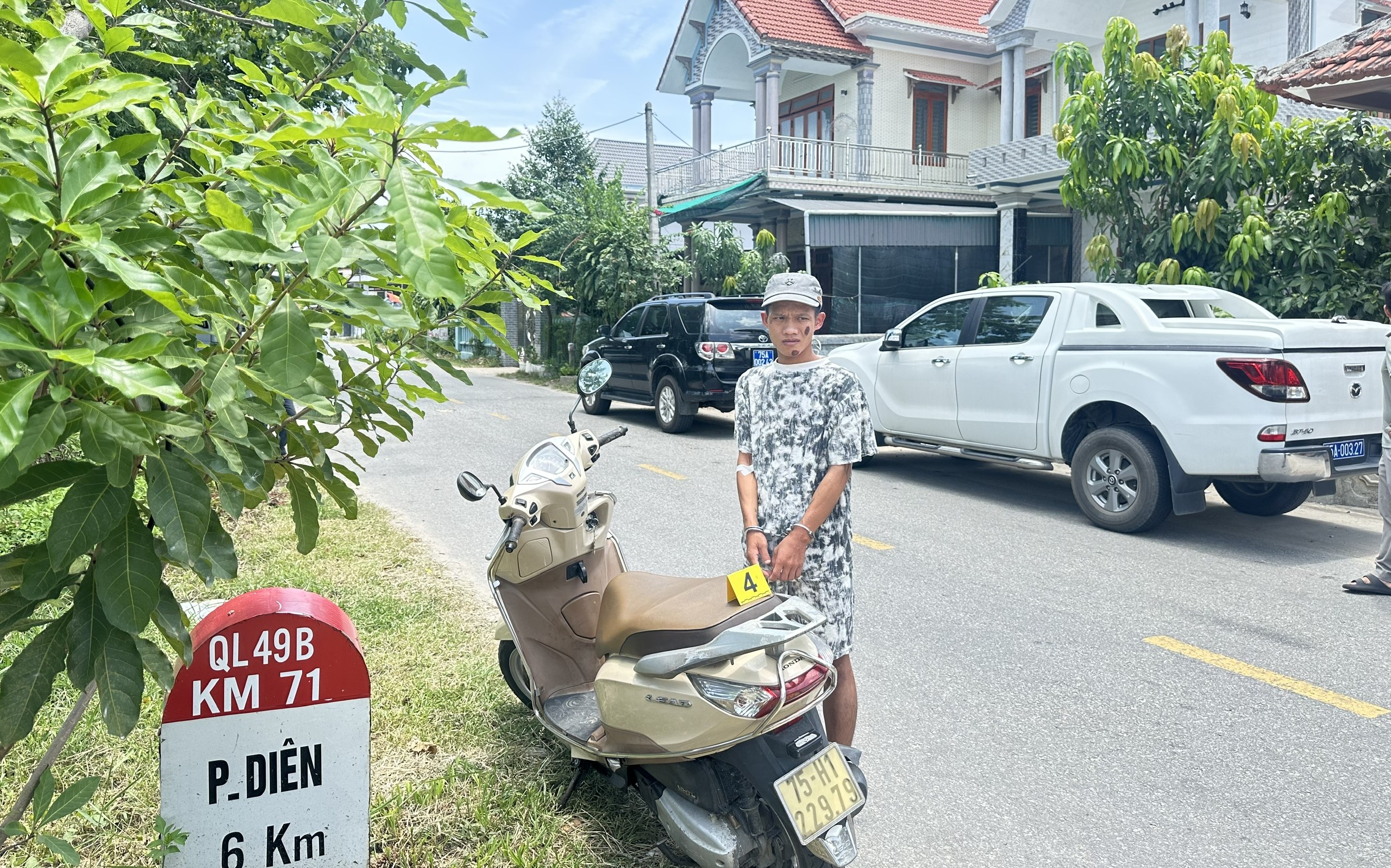 Huế: Bắt đối tượng g&acirc;y ra h&agrave;ng loạt vụ trộm xe m&aacute;y v&agrave; điện thoại- Ảnh 2.