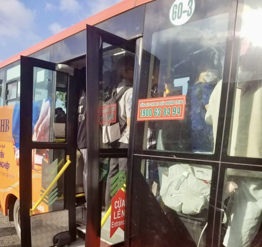 H&agrave;nh kh&aacute;ch Đồng Nai chật vật v&igrave; xe bu&yacute;t 150 cắt điểm dừng ng&atilde; tư Vũng T&agrave;u- Ảnh 2.