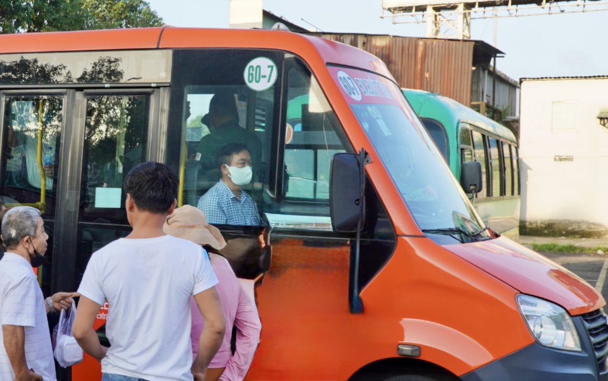 H&agrave;nh kh&aacute;ch Đồng Nai chật vật v&igrave; xe bu&yacute;t 150 cắt điểm dừng ng&atilde; tư Vũng T&agrave;u- Ảnh 3.