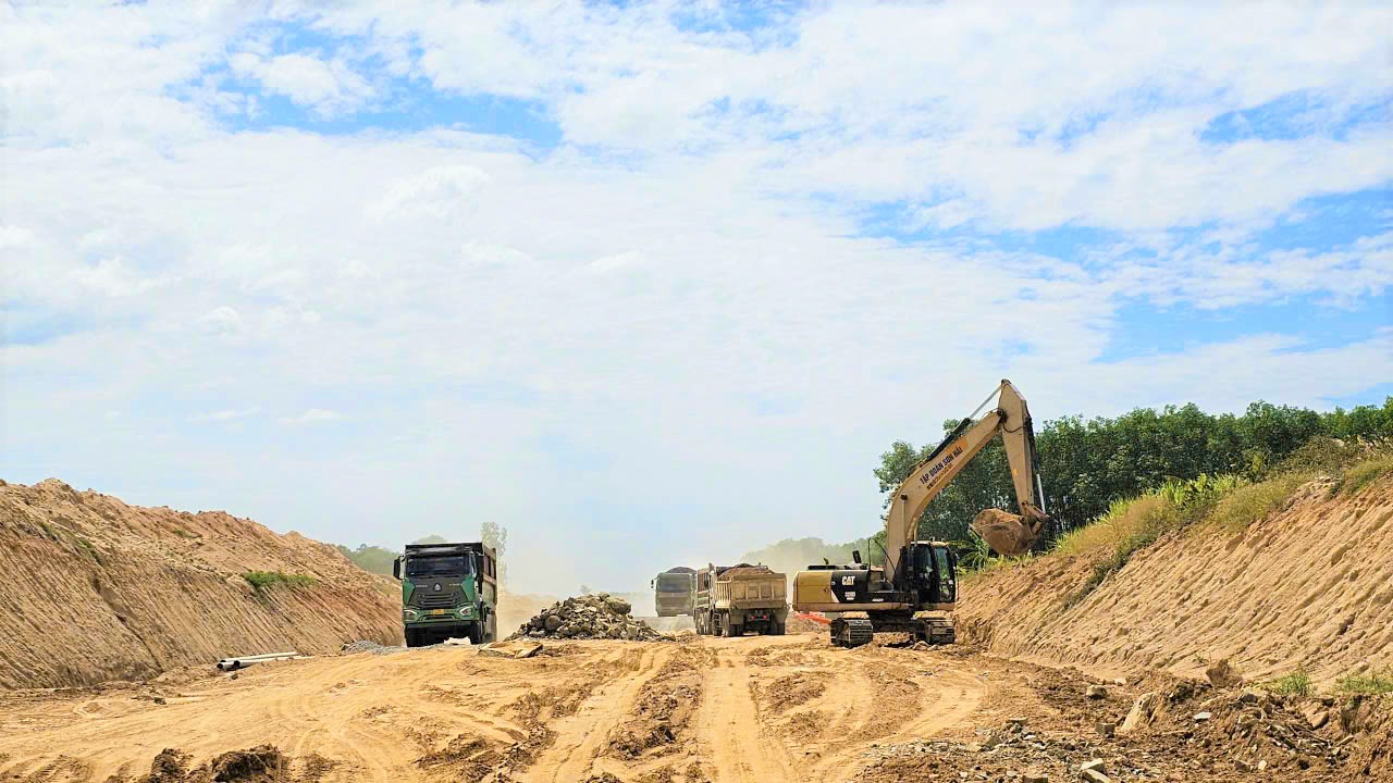Cận cảnh 20km đầu cao tốc Kh&aacute;nh H&ograve;a - Bu&ocirc;n Ma Thuột tăng tốc về đ&iacute;ch- Ảnh 11.