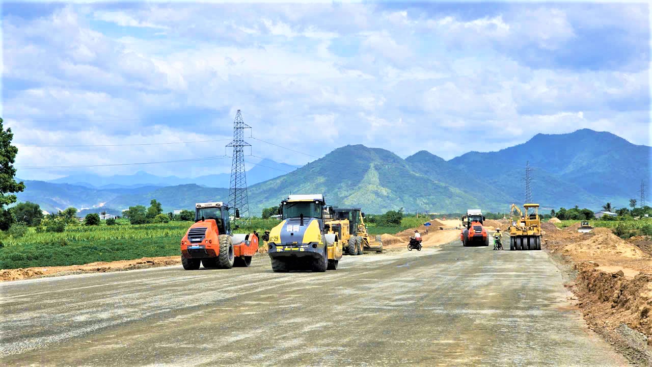 Cận cảnh 20km đầu cao tốc Kh&aacute;nh H&ograve;a - Bu&ocirc;n Ma Thuột tăng tốc về đ&iacute;ch- Ảnh 9.