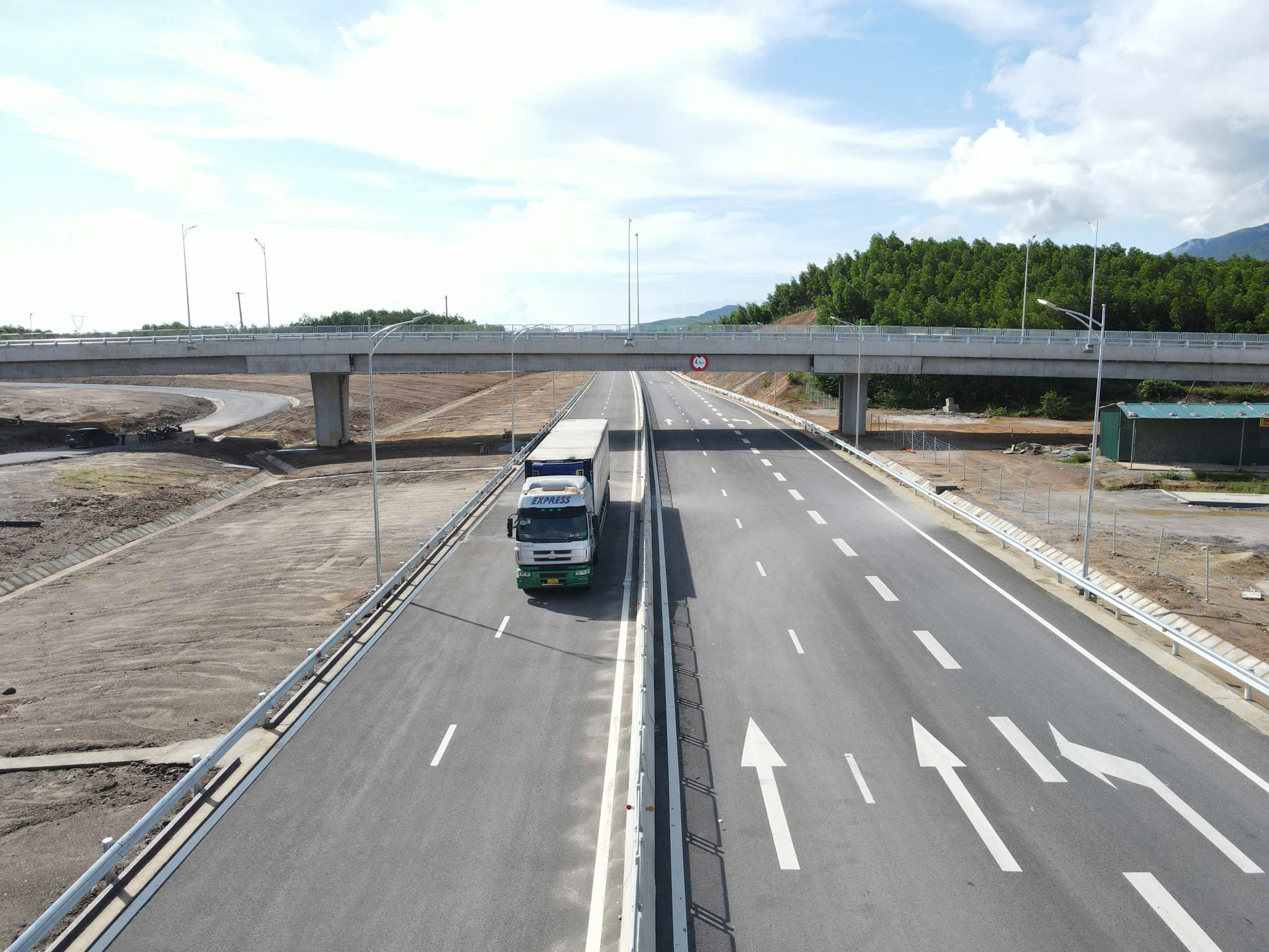 Thi đua y&ecirc;u nước: Động lực từ những c&ocirc;ng tr&igrave;nh x&acirc;y dựng ở H&agrave; Tĩnh- Ảnh 1.