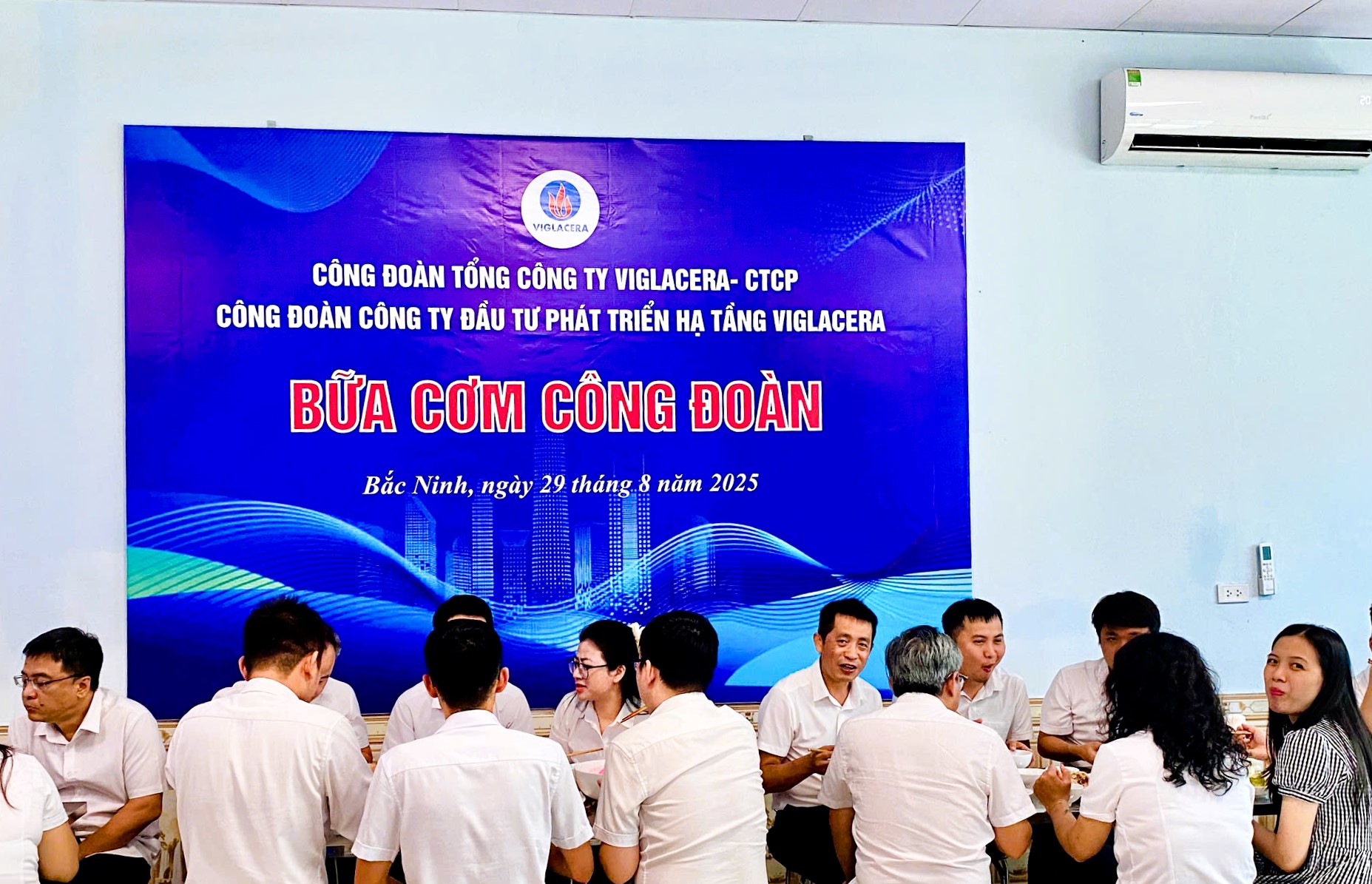 Viglacera gắn kết y&ecirc;u thương với "Bữa cơm C&ocirc;ng đo&agrave;n"- Ảnh 4.