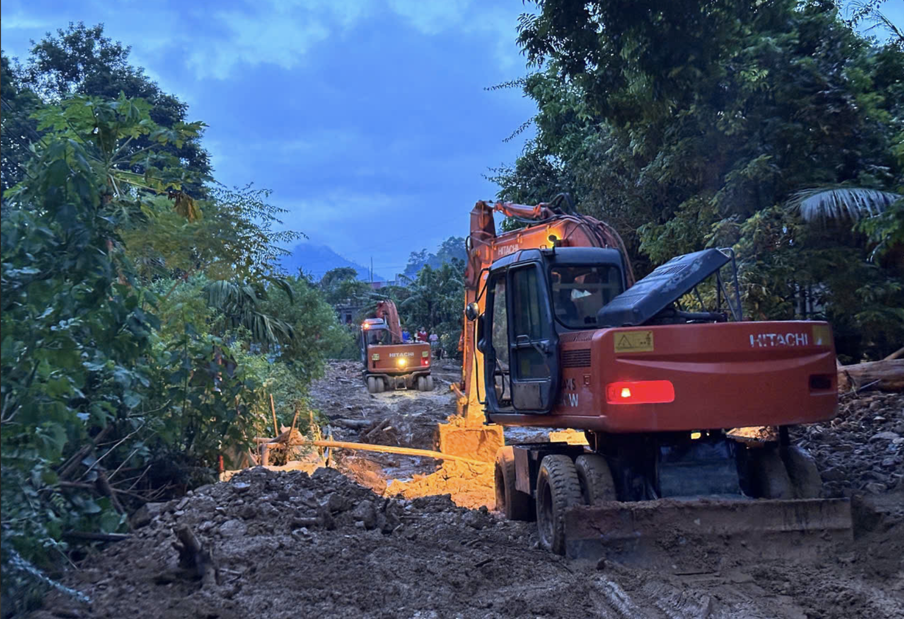 Bộ Xây dựng: Vừa khắc phục hậu quả bão số 5, vừa chủ động chuẩn bị ứng phó bão số 6- Ảnh 1. Bộ Xây dựng: Vừa khắc phục hậu quả bão số 5, vừa chủ động chuẩn bị ứng phó bão số 6- Ảnh 1.