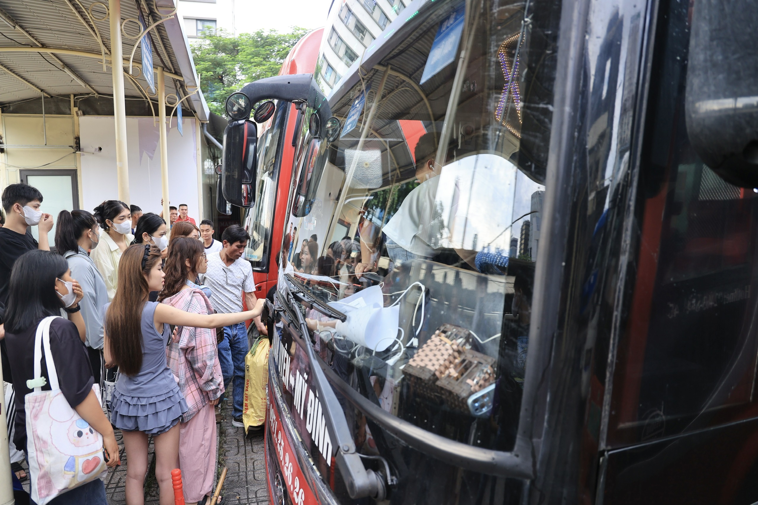Bến xe H&agrave; Nội thưa kh&aacute;ch ng&agrave;y đầu kỳ nghỉ lễ Quốc kh&aacute;nh- Ảnh 7.