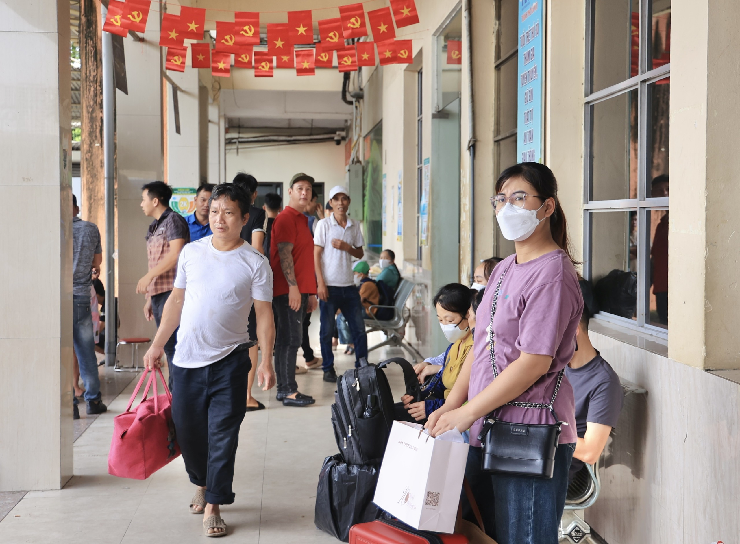 Bến xe H&agrave; Nội thưa kh&aacute;ch ng&agrave;y đầu kỳ nghỉ lễ Quốc kh&aacute;nh- Ảnh 6.
