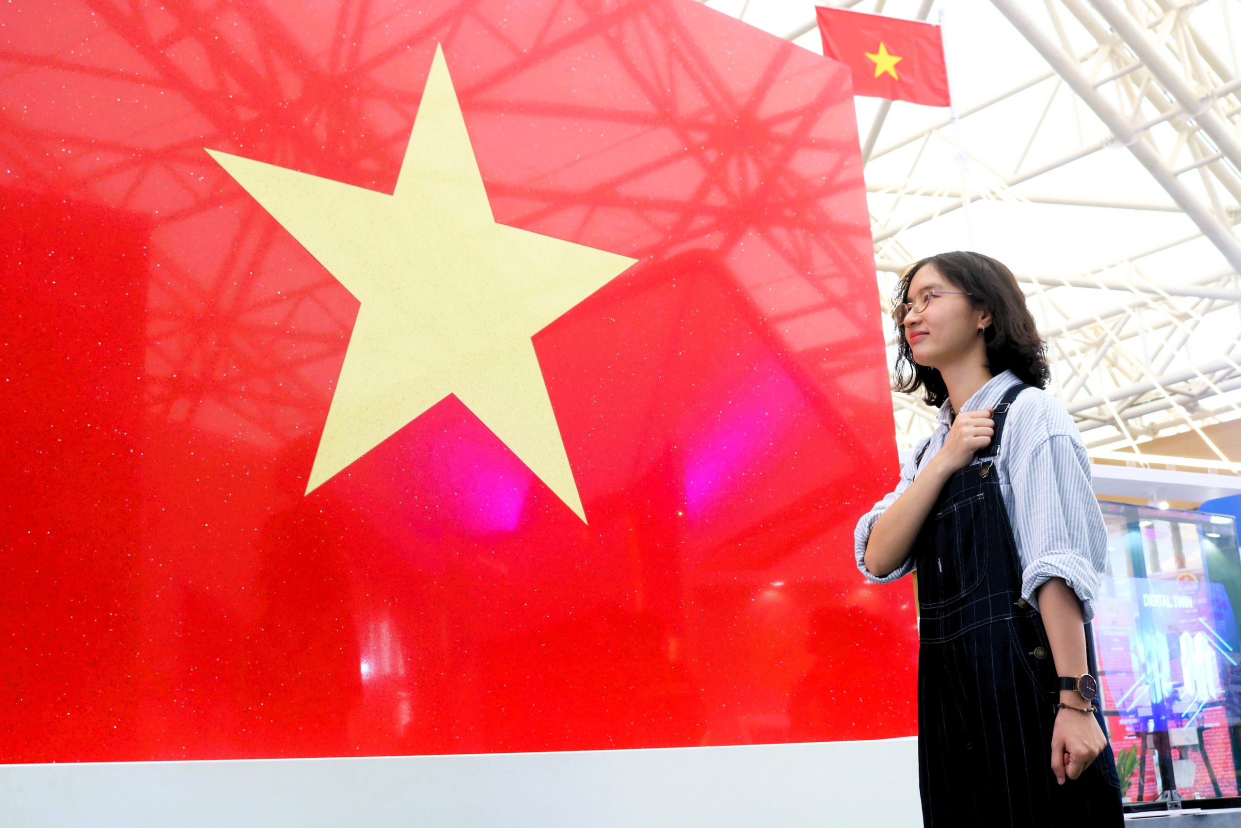 Check in với Quốc kỳ bằng đ&aacute; lớn nhất Việt Nam tại triển l&atilde;m th&agrave;nh tựu ng&agrave;nh X&acirc;y dựng- Ảnh 5.