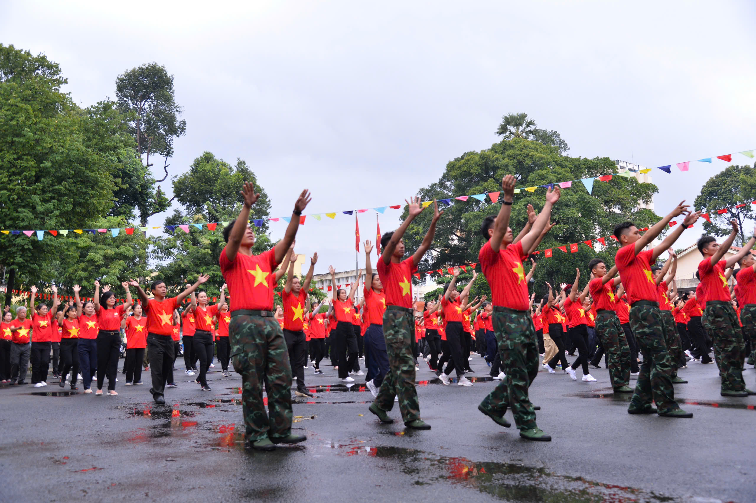 Gần 800 người đồng diễn rực rỡ mừng Tết Độc lập tại TP.HCM- Ảnh 4.