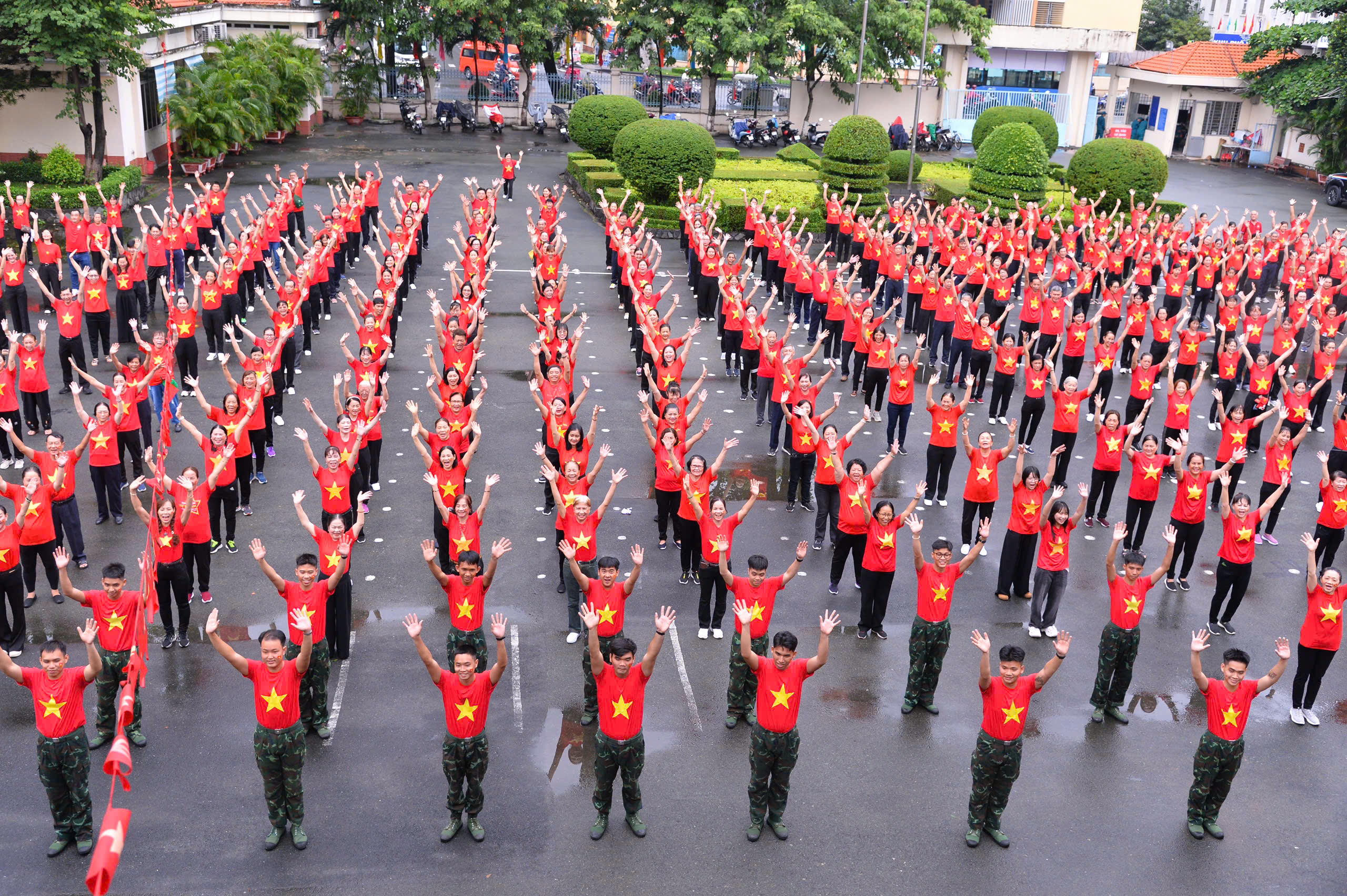 Gần 800 người đồng diễn rực rỡ mừng Tết Độc lập tại TP.HCM- Ảnh 1.