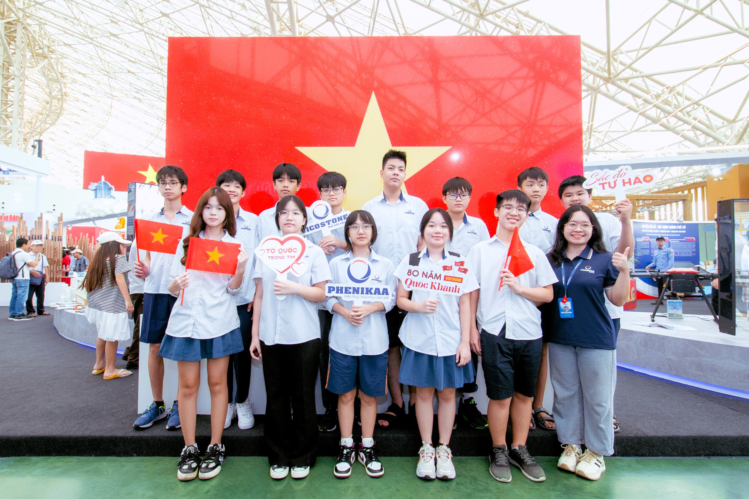 Check in với Quốc kỳ bằng đ&aacute; lớn nhất Việt Nam tại triển l&atilde;m th&agrave;nh tựu ng&agrave;nh X&acirc;y dựng- Ảnh 10.