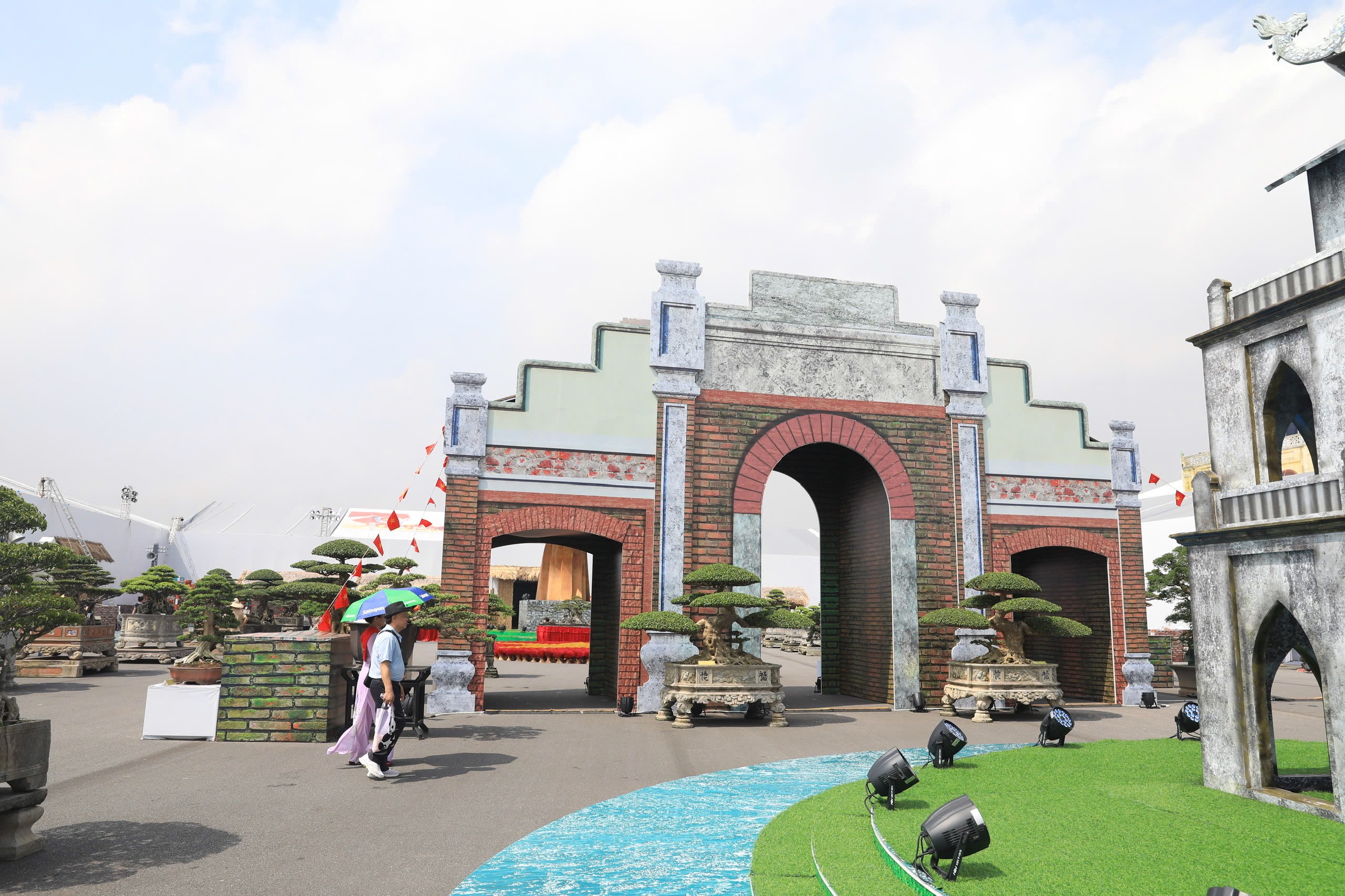 Hàng nghìn du khách tham quan, trải nghiệm không gian Truyền thống và Sáng tạo Hà Nội- Ảnh 5. Hàng nghìn du khách tham quan, trải nghiệm không gian Truyền thống và Sáng tạo Hà Nội- Ảnh 5.