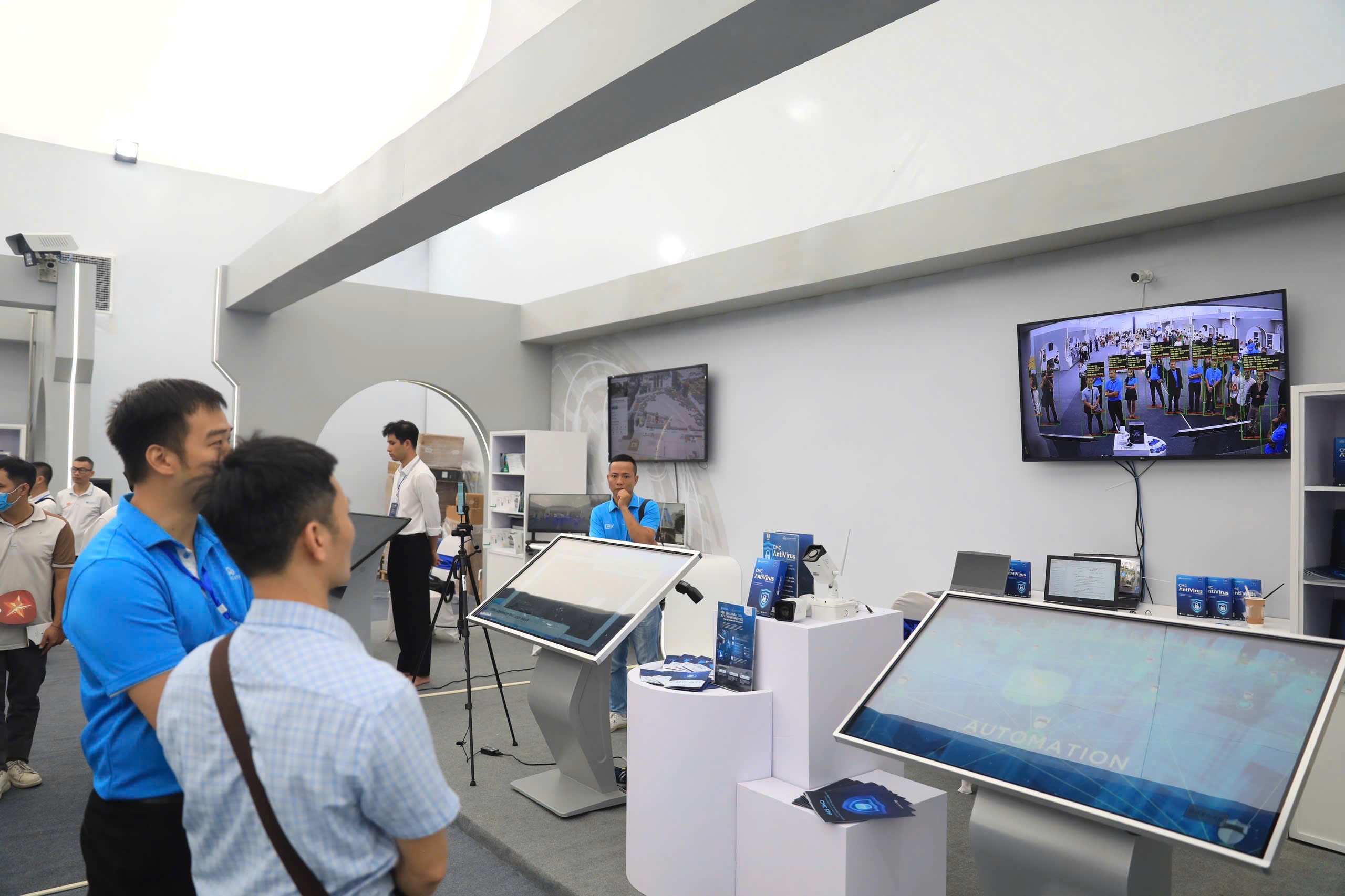 Hàng nghìn du khách tham quan, trải nghiệm không gian Truyền thống và Sáng tạo Hà Nội- Ảnh 3. Hàng nghìn du khách tham quan, trải nghiệm không gian Truyền thống và Sáng tạo Hà Nội- Ảnh 3.