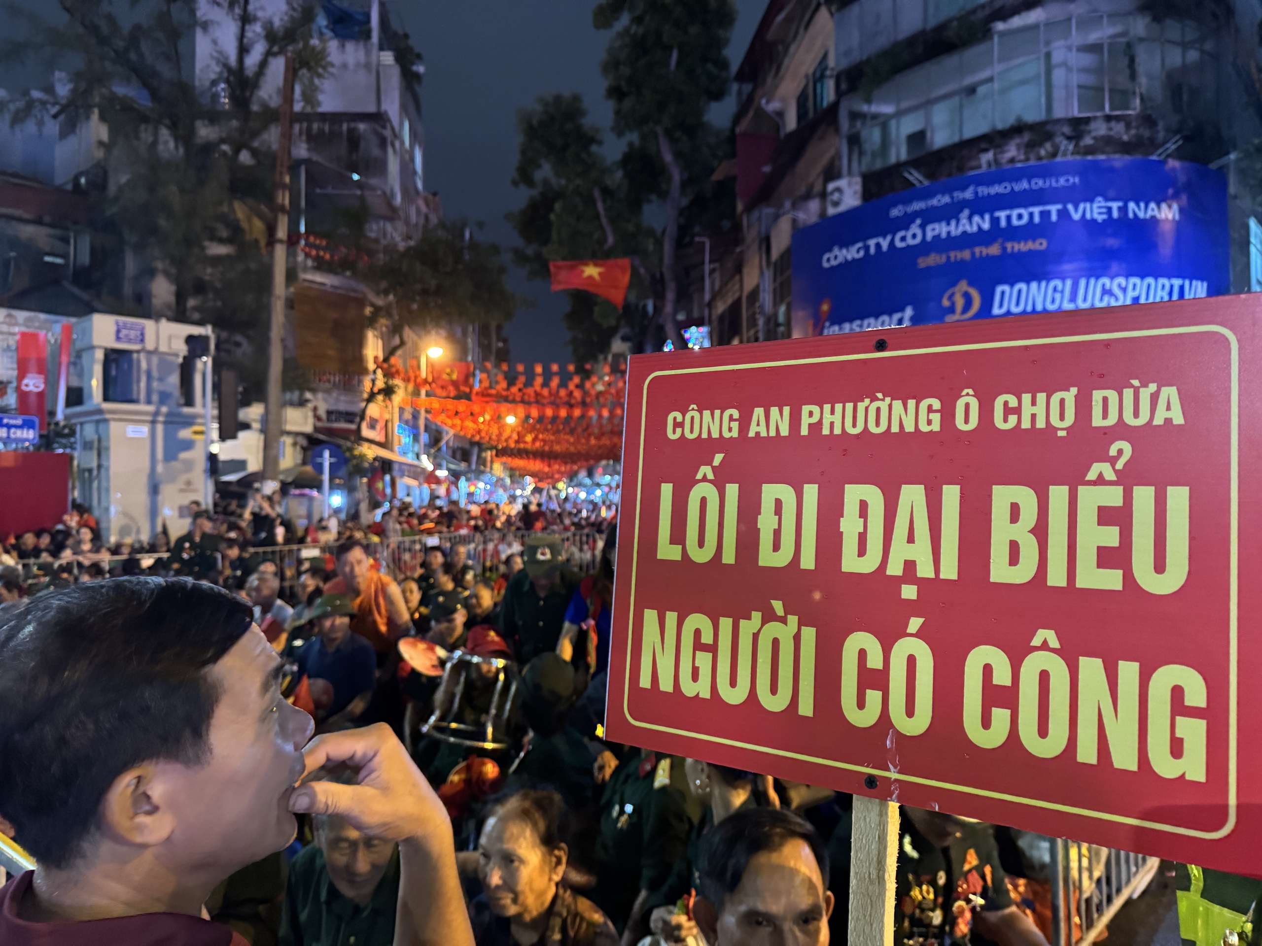 Tiếng lòng những cựu chiến binh vượt đường xa về Thủ đô vui ngày hội non sông- Ảnh 4. Tiếng lòng những cựu chiến binh vượt đường xa về Thủ đô vui ngày hội non sông- Ảnh 4.