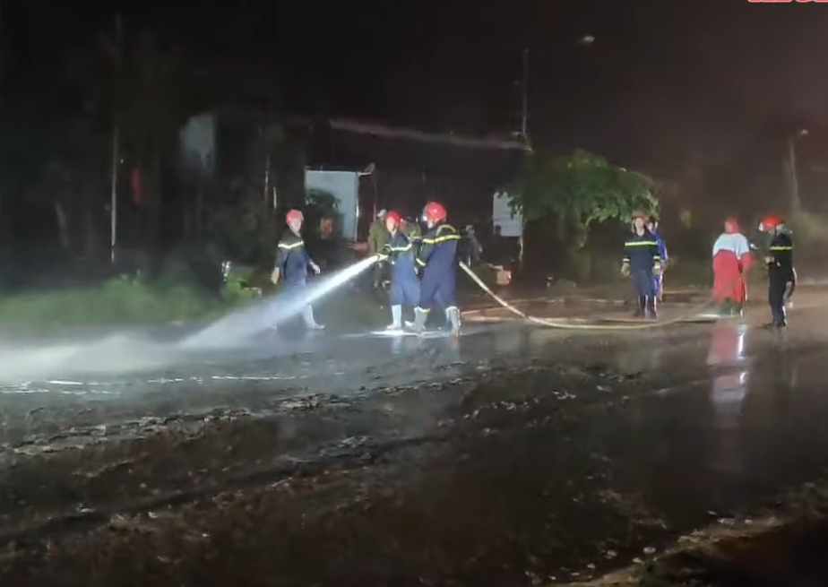 CSGT ph&aacute;t hiện xử l&yacute; xe kh&aacute;ch 24 chỗ nhồi nh&eacute;t 46 người tr&ecirc;n quốc lộ 1A trong đ&ecirc;m- Ảnh 3.