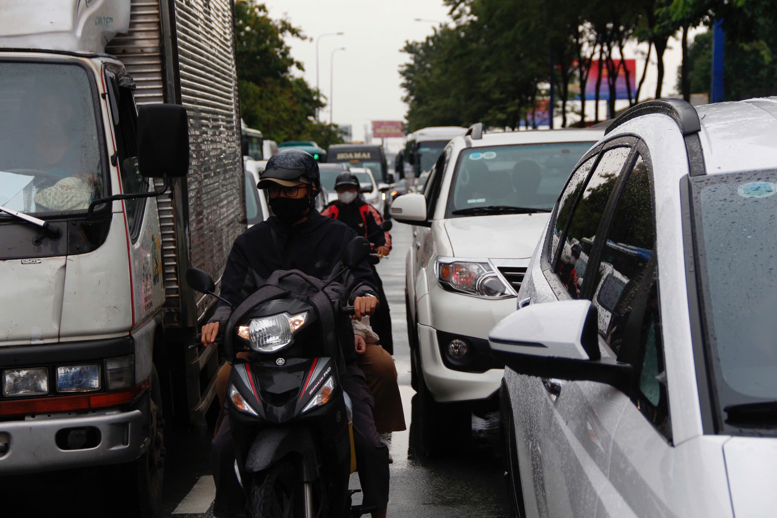 Ng&agrave;y đầu nghỉ lễ, cửa ng&otilde; TP.HCM ken đặc phương tiện, nội đ&ocirc; th&ocirc;ng tho&aacute;ng- Ảnh 3.