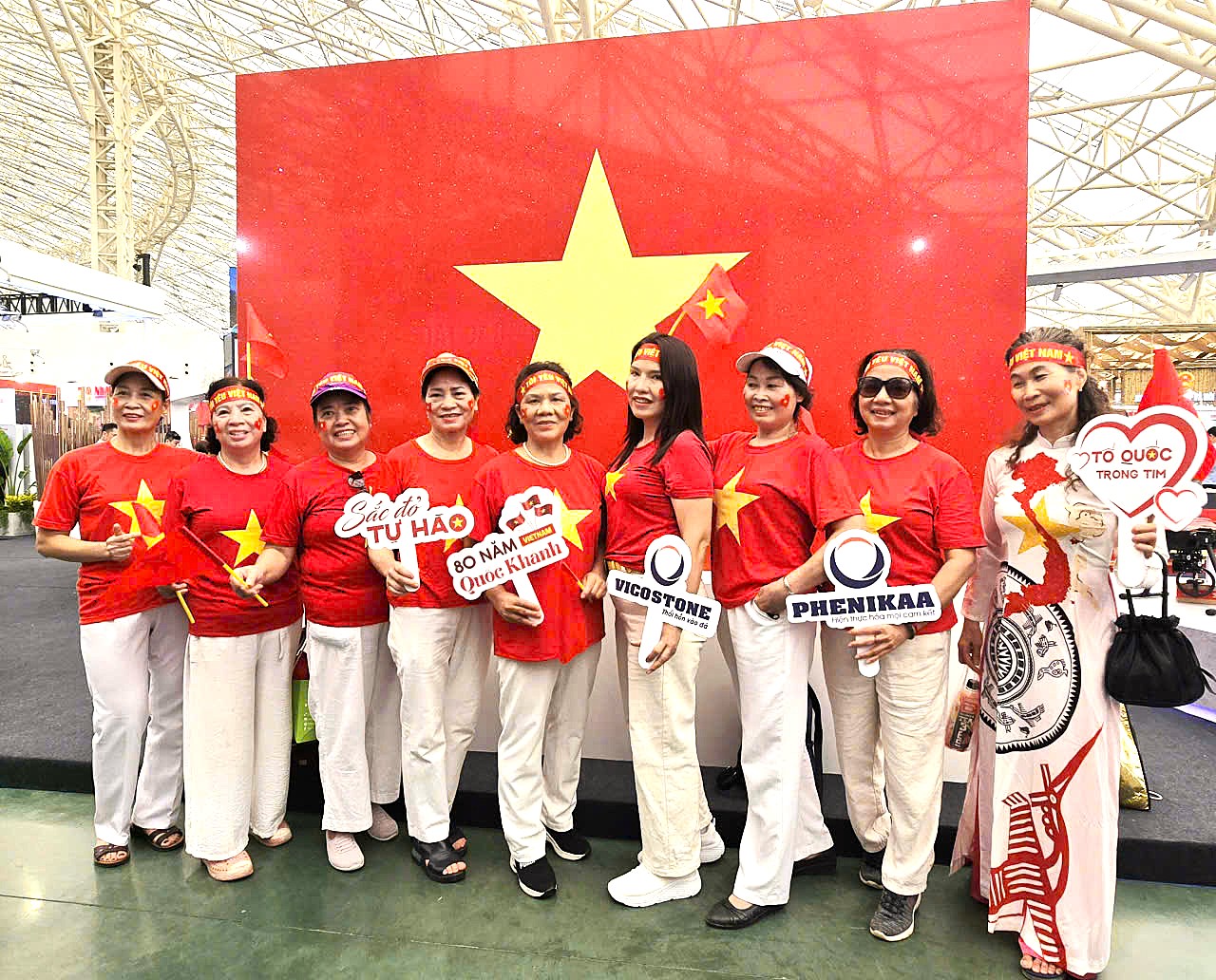 Check in với Quốc kỳ bằng đ&aacute; lớn nhất Việt Nam tại triển l&atilde;m th&agrave;nh tựu ng&agrave;nh X&acirc;y dựng- Ảnh 32.