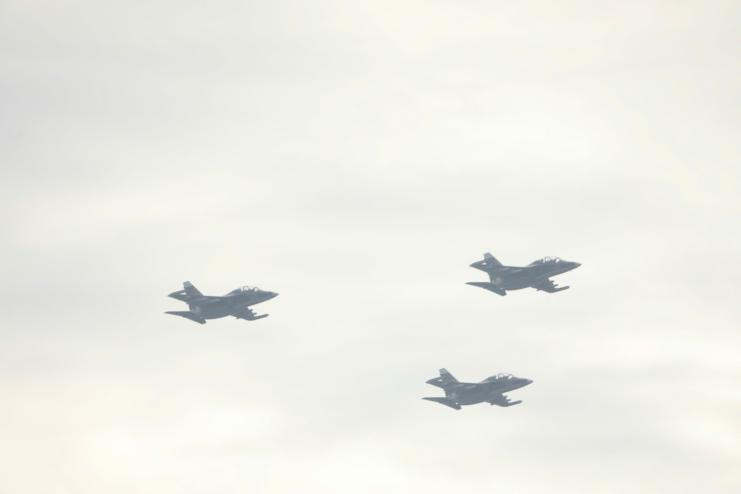 Mãn nhãn hình ảnh trực thăng kéo cờ, tiêm kích thả đạn nhiễu trên bầu trời Ba Đình- Ảnh 7. Mãn nhãn hình ảnh trực thăng kéo cờ, tiêm kích thả đạn nhiễu trên bầu trời Ba Đình- Ảnh 7.