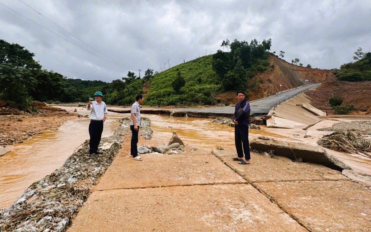 Quảng Trị khắc phục sạt lở, dự kiến th&ocirc;ng xe tuyến tỉnh lộ 571 ng&agrave;y 31/8