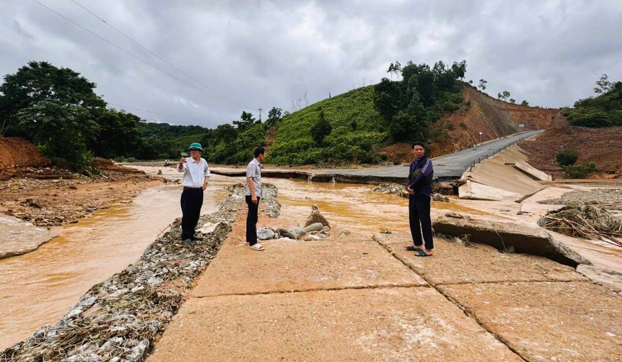 Quảng Trị khắc phục sạt lở, dự kiến th&ocirc;ng xe tuyến tỉnh lộ 571 ng&agrave;y 31/8- Ảnh 1.