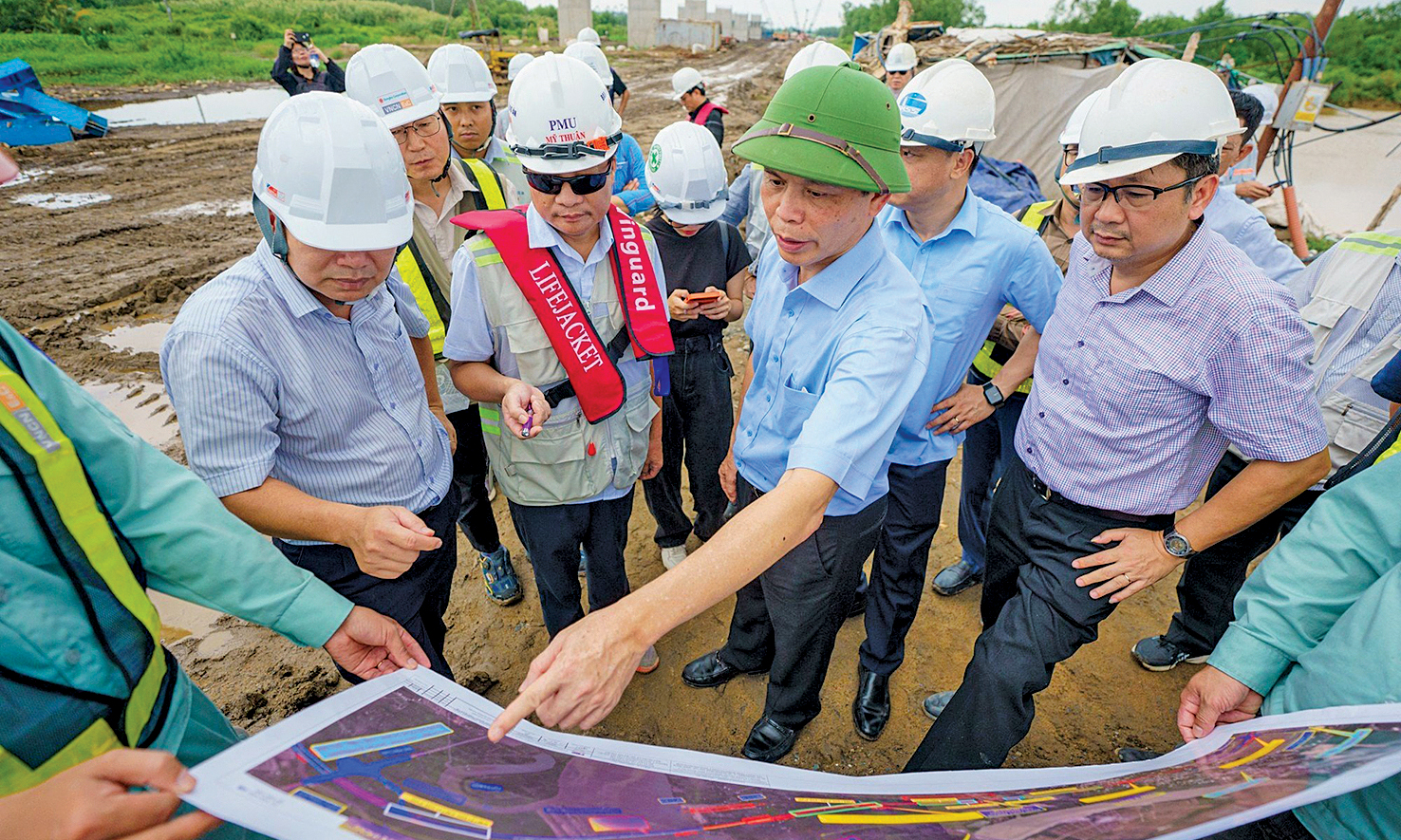 Từ “giao thông trên chiến hào” đến những siêu dự án quốc gia- Ảnh 4. Từ “giao thông trên chiến hào” đến những siêu dự án quốc gia- Ảnh 4.