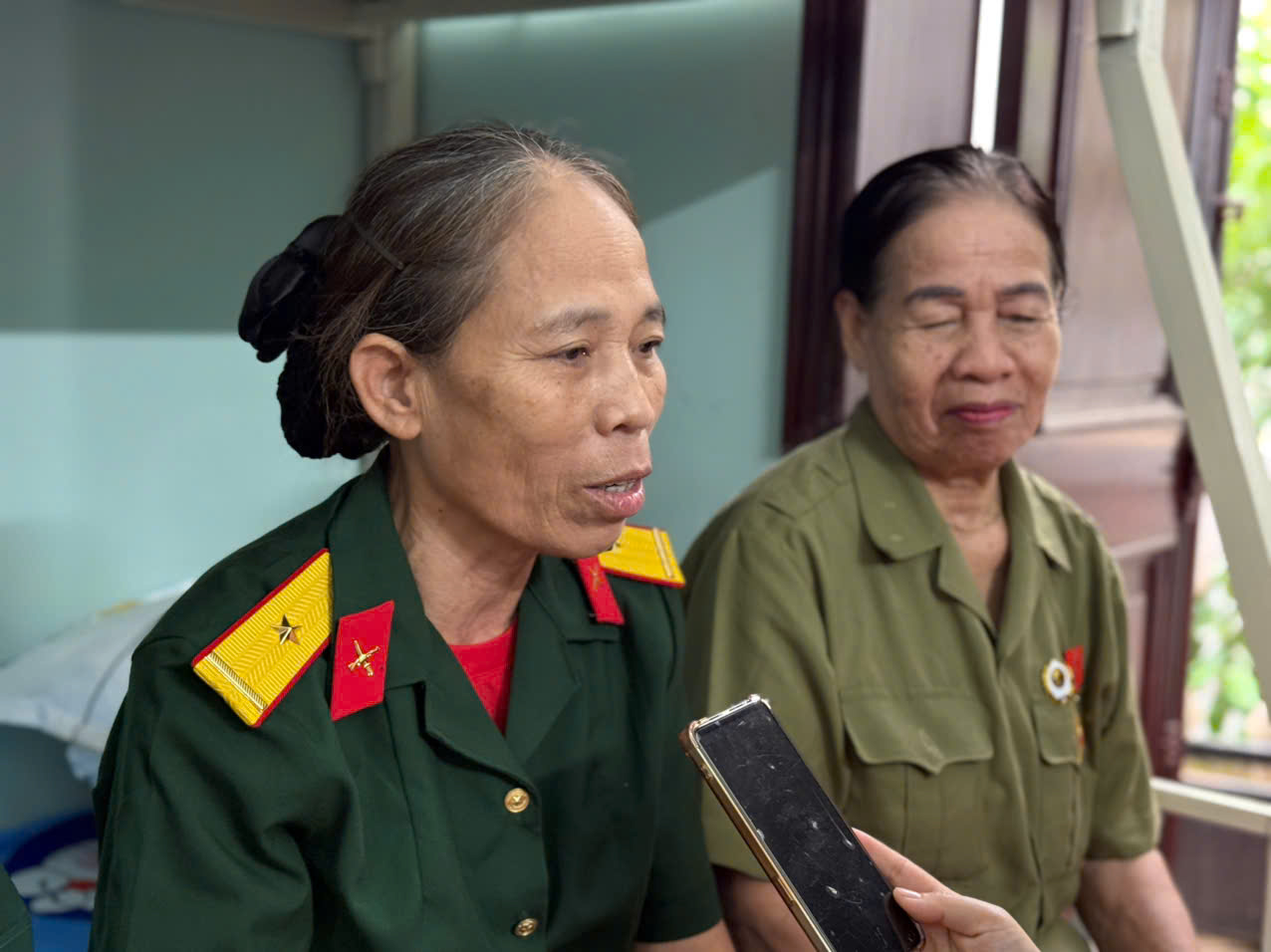 Cảm động những người d&acirc;n H&agrave; Nội mở rộng cửa, đ&oacute;n cựu chiến binh, b&agrave; con ở miễn ph&iacute; dịp 2/9- Ảnh 5.