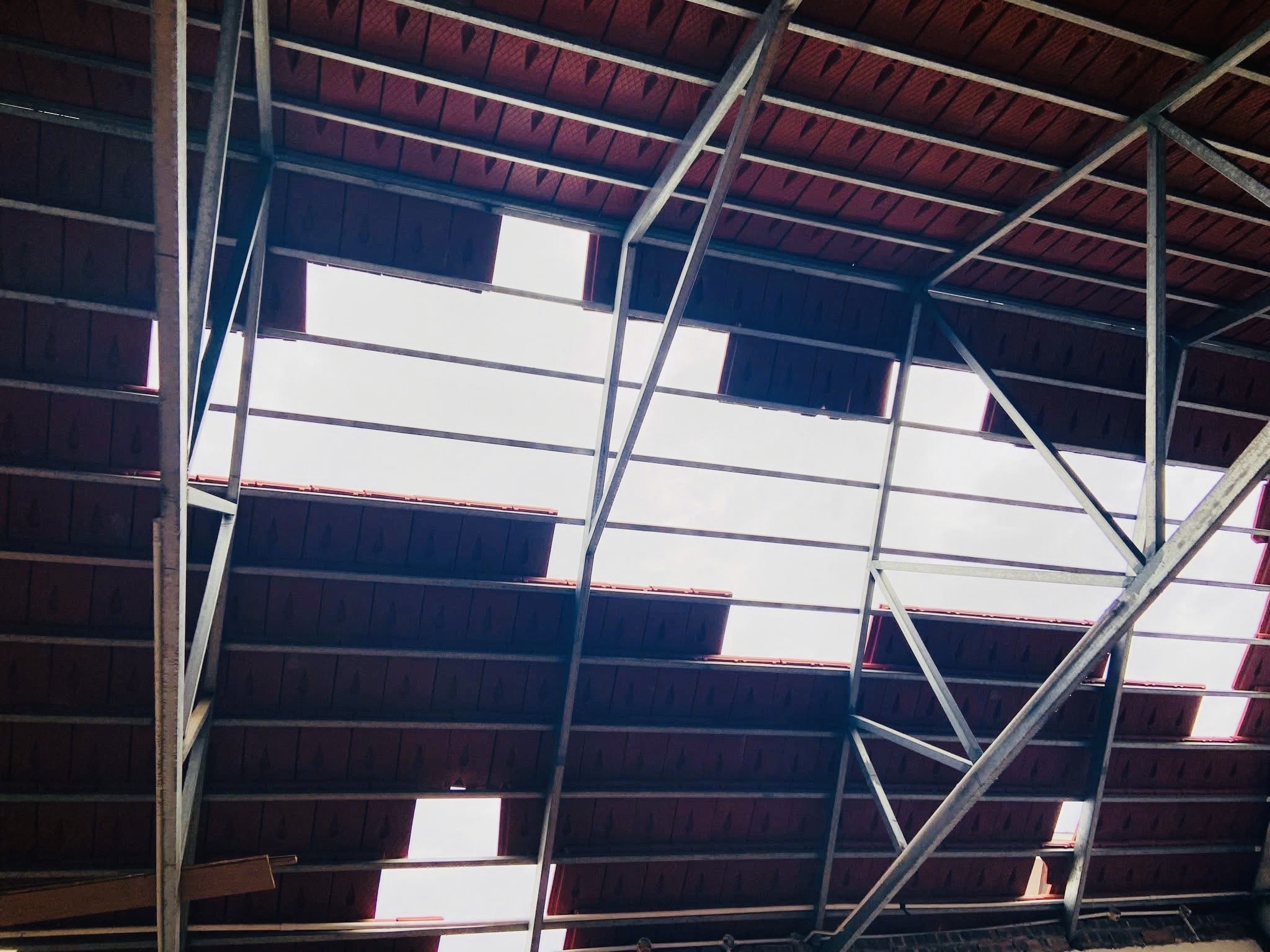 Hà Nội: Xã ven đô khắc phục hậu quả giông lốc khiến cây đổ ngổn ngang, nhà tốc mái- Ảnh 10. Hà Nội: Xã ven đô khắc phục hậu quả giông lốc khiến cây đổ ngổn ngang, nhà tốc mái- Ảnh 10.