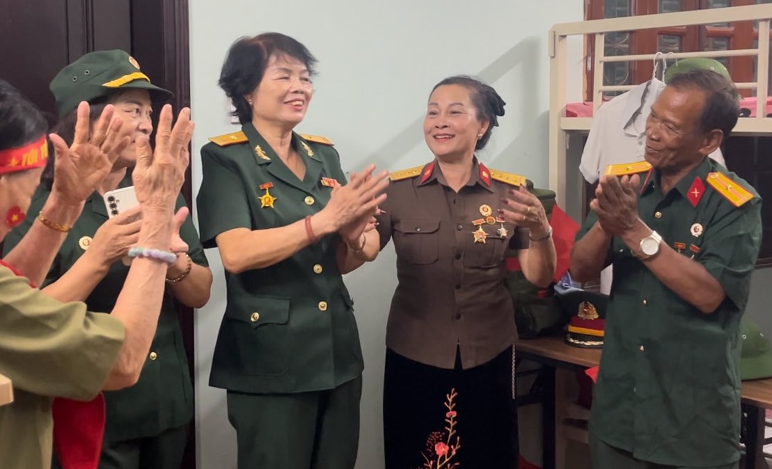 Cảm động những người d&acirc;n H&agrave; Nội mở rộng cửa, đ&oacute;n cựu chiến binh, b&agrave; con ở miễn ph&iacute; dịp 2/9- Ảnh 3.