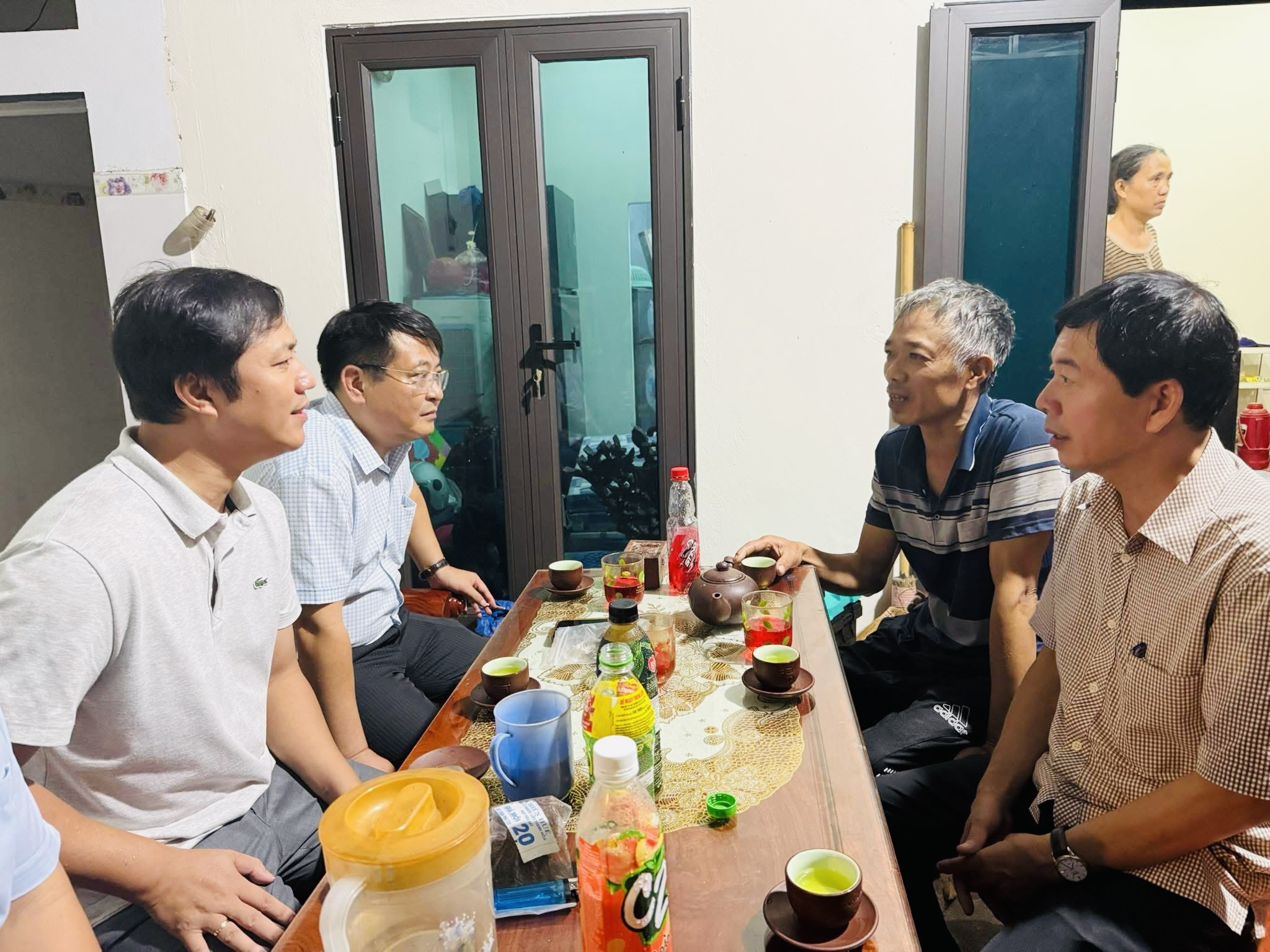 Hà Nội: Xã ven đô khắc phục hậu quả giông lốc khiến cây đổ ngổn ngang, nhà tốc mái- Ảnh 14. Hà Nội: Xã ven đô khắc phục hậu quả giông lốc khiến cây đổ ngổn ngang, nhà tốc mái- Ảnh 14.