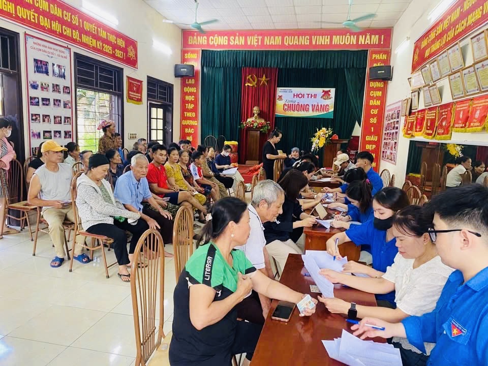 H&agrave; Nội: Người d&acirc;n nhiều x&atilde;, phường n&ocirc; nức nhận qu&agrave; Quốc kh&aacute;nh 2/9- Ảnh 6.