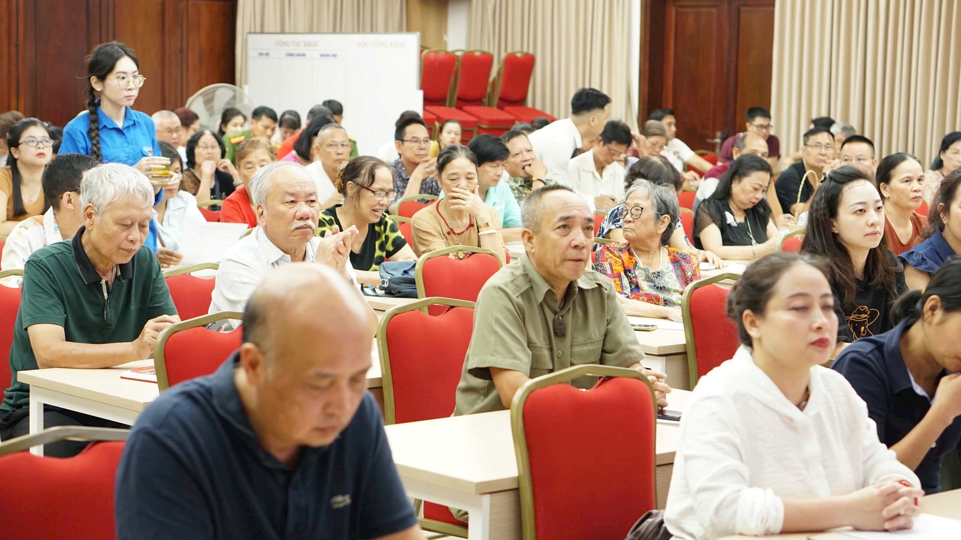 H&agrave; Nội: Người d&acirc;n nhiều x&atilde;, phường n&ocirc; nức nhận qu&agrave; Quốc kh&aacute;nh 2/9- Ảnh 16.