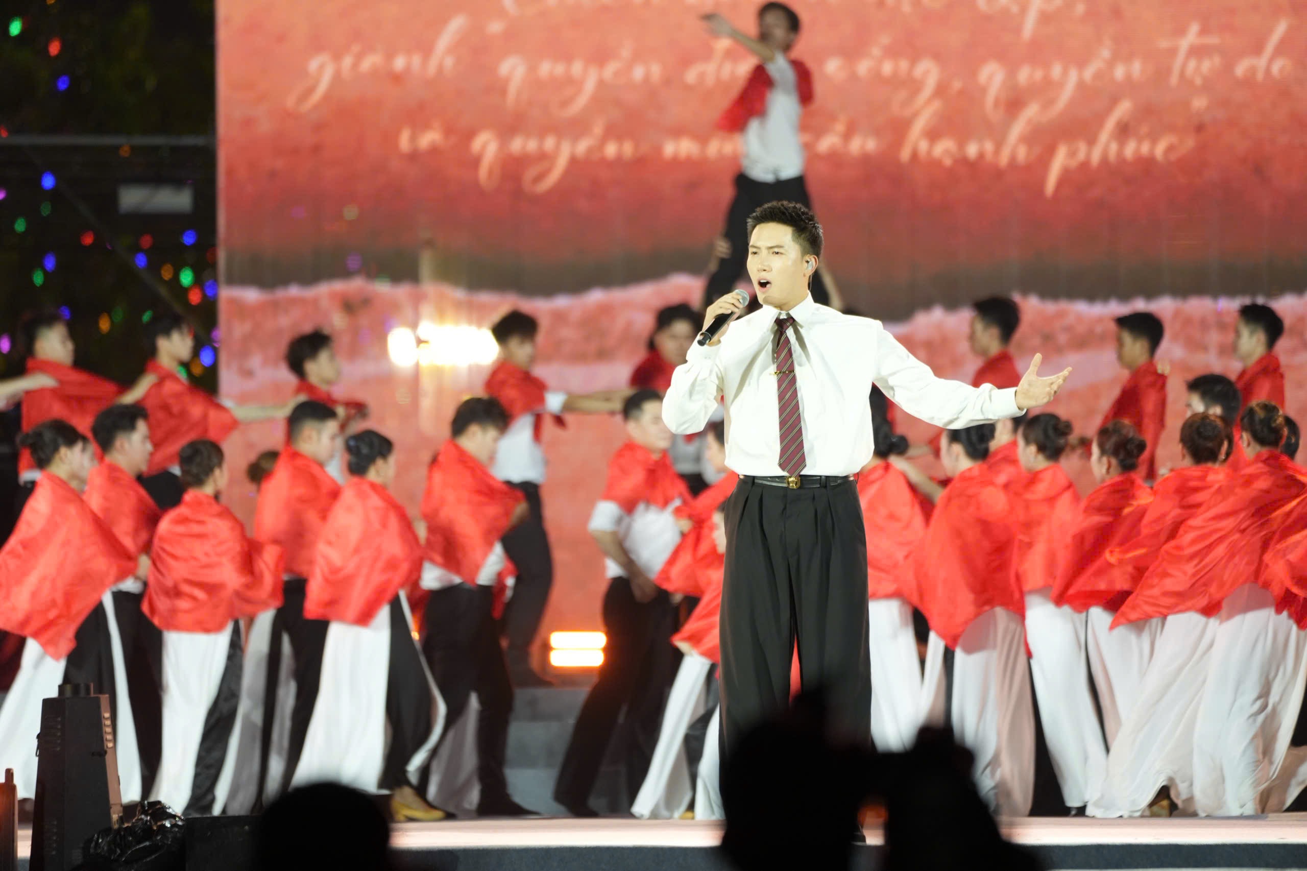 Chương trình nghệ thuật tái hiện Hà Nội văn hiến, hào hoa, khát vọng- Ảnh 6. Chương trình nghệ thuật tái hiện Hà Nội văn hiến, hào hoa, khát vọng- Ảnh 6.