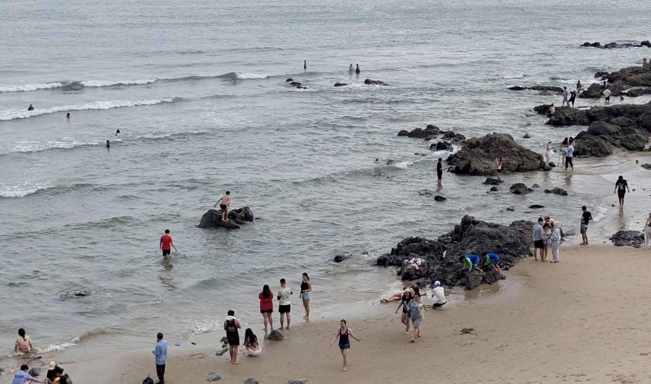 TP.HCM: Du khách đổ về Vũng Tàu, Long Hải, Hồ Tràm nghỉ lễ Quốc khánh 2/9- Ảnh 4. TP.HCM: Du khách đổ về Vũng Tàu, Long Hải, Hồ Tràm nghỉ lễ Quốc khánh 2/9- Ảnh 4.