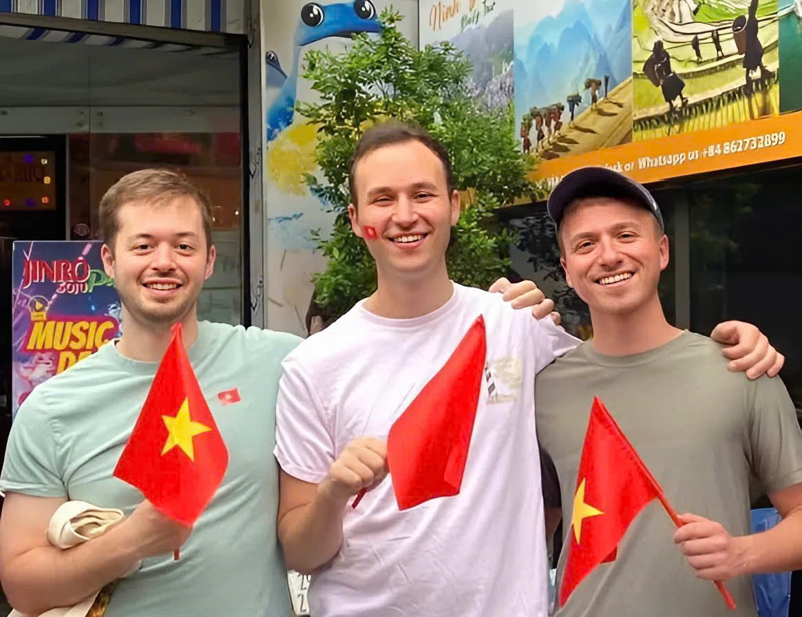 Du khách quốc tế hòa mình vào không khí 2/9 ở Hà Nội- Ảnh 2. Du khách quốc tế hòa mình vào không khí 2/9 ở Hà Nội- Ảnh 2.