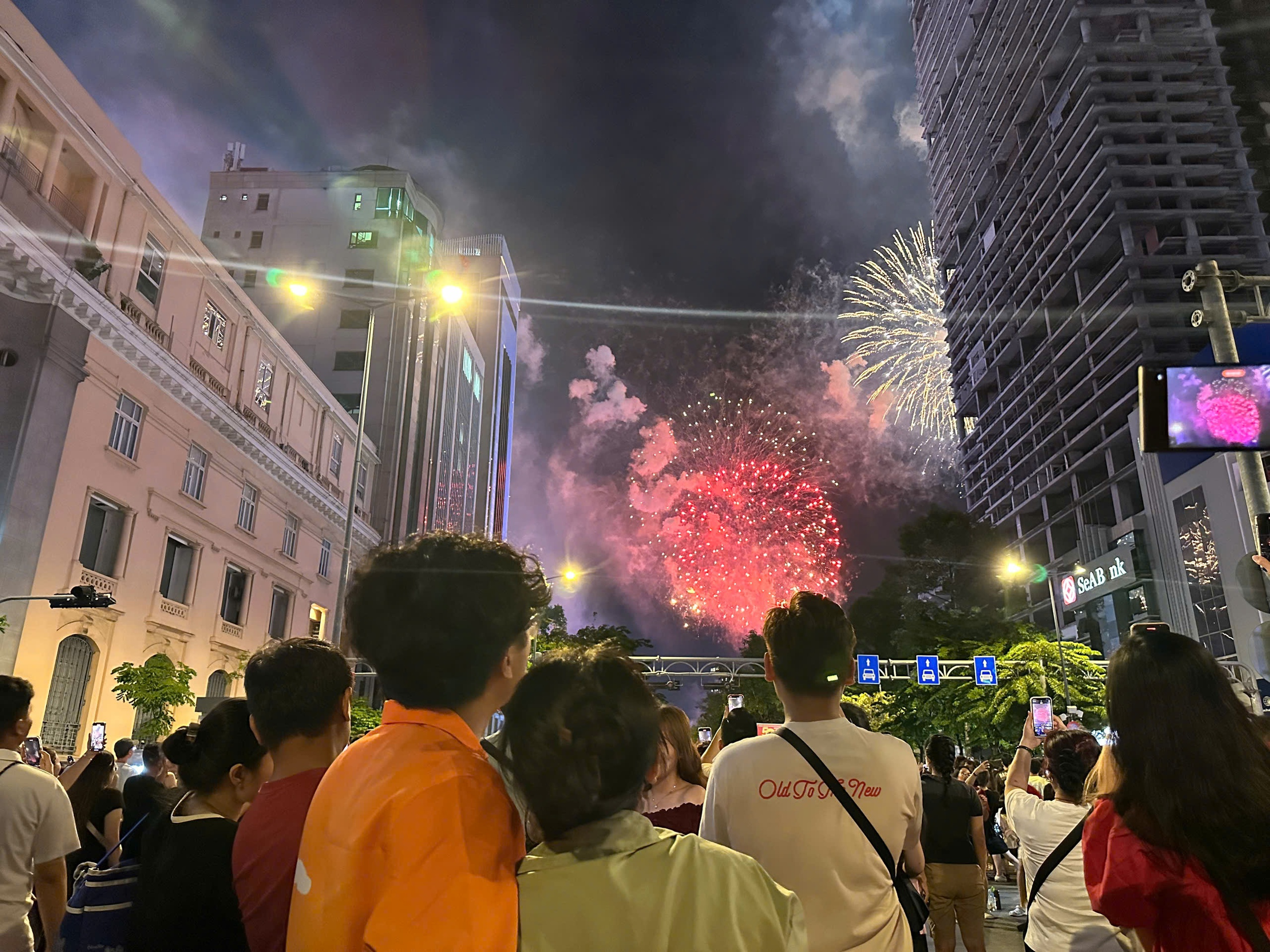 TP.HCM cấm xe nhiều tuyến đường phục vụ bắn pháo hoa Quốc khánh 2/9- Ảnh 1. TP.HCM cấm xe nhiều tuyến đường phục vụ bắn pháo hoa Quốc khánh 2/9- Ảnh 1.