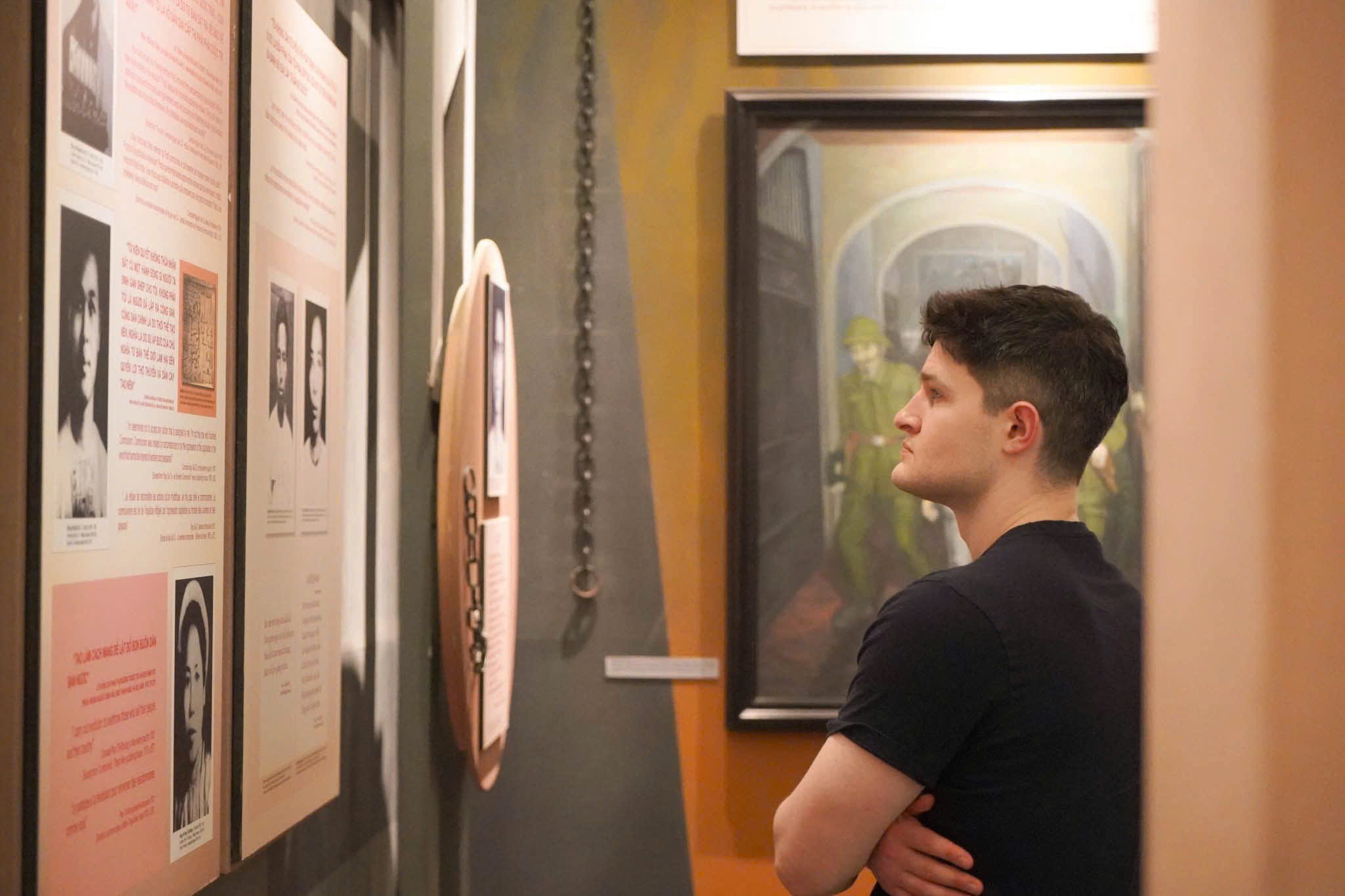 Du khách quốc tế hòa mình vào không khí 2/9 ở Hà Nội- Ảnh 4. Du khách quốc tế hòa mình vào không khí 2/9 ở Hà Nội- Ảnh 4.