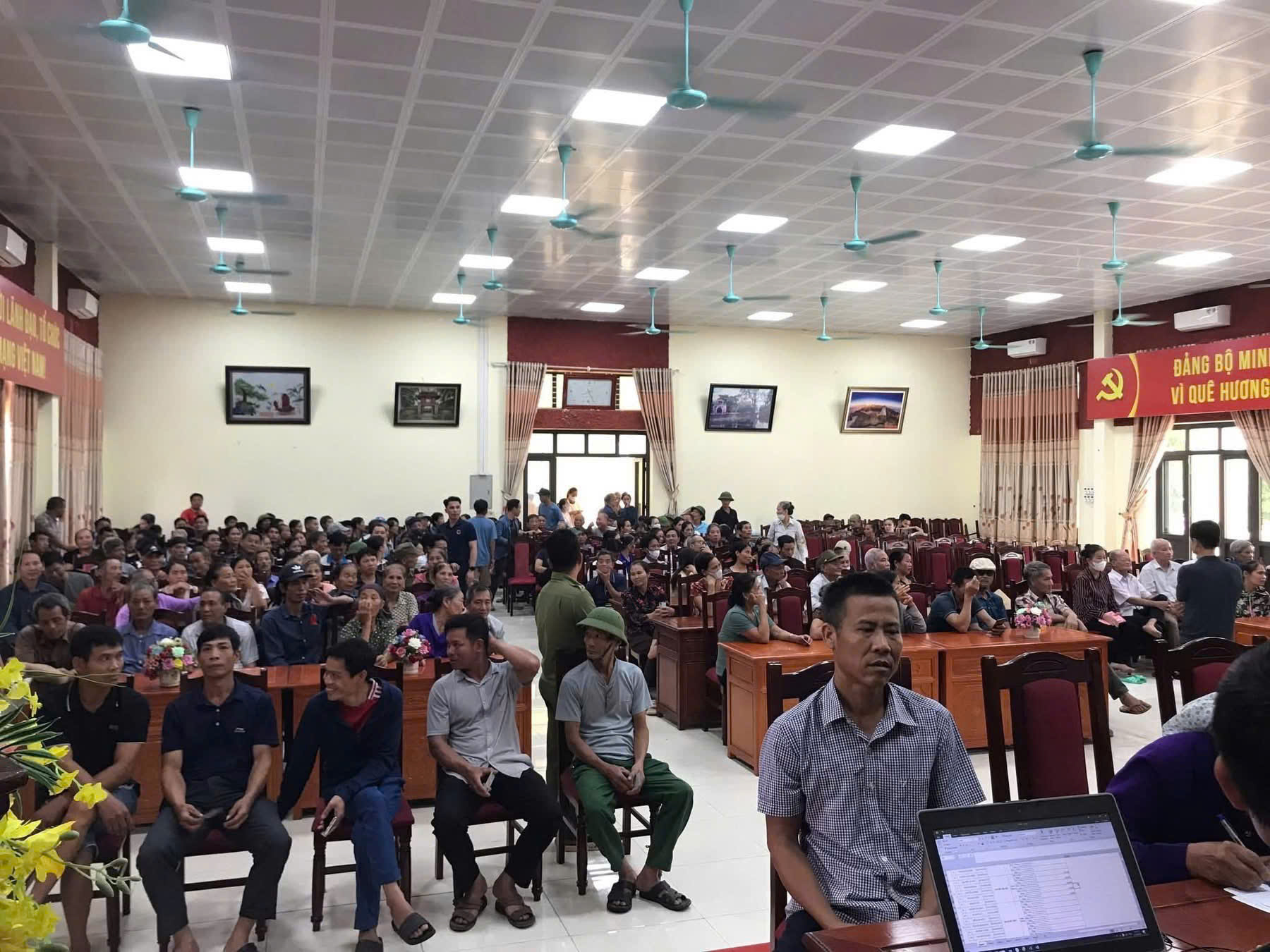 H&agrave; Nội: Người d&acirc;n nhiều x&atilde;, phường n&ocirc; nức nhận qu&agrave; Quốc kh&aacute;nh 2/9- Ảnh 10.