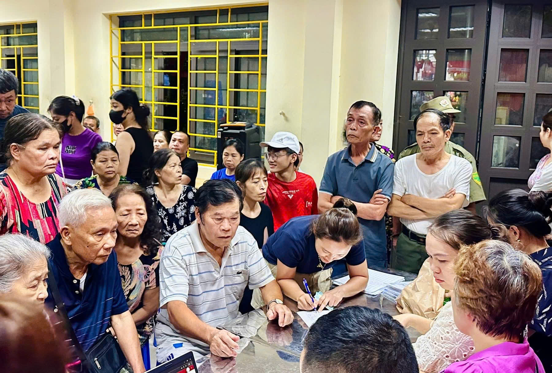 H&agrave; Nội: Người d&acirc;n nhiều x&atilde;, phường n&ocirc; nức nhận qu&agrave; Quốc kh&aacute;nh 2/9- Ảnh 19.