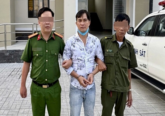 T&acirc;y Ninh: Bắt giữ đối tượng bị truy n&atilde; khi lẩn trốn tại phường Trảng B&agrave;ng- Ảnh 1.