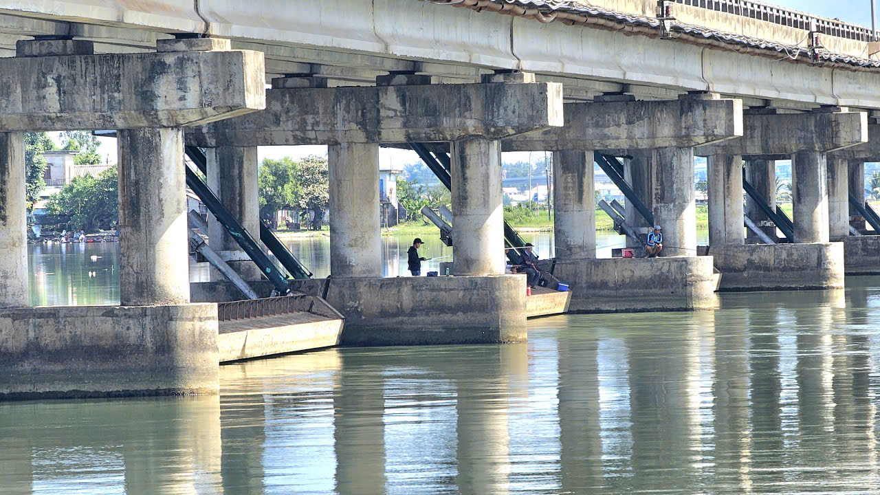 Huế: Cận cảnh c&ocirc;ng tr&igrave;nh giao th&ocirc;ng kết hợp ngăn mặn giữ ngọt trước ng&agrave;y sửa chữa- Ảnh 5.