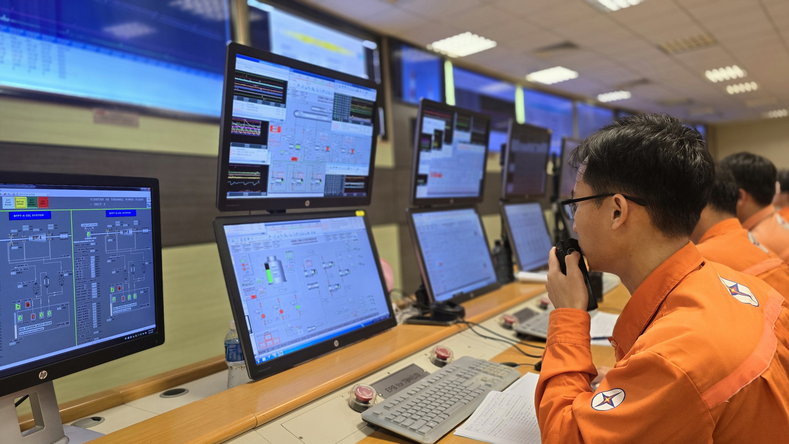 Lưới điện căng như d&acirc;y đ&agrave;n, &aacute;p lực cung ứng điện tối 4/8- Ảnh 1.