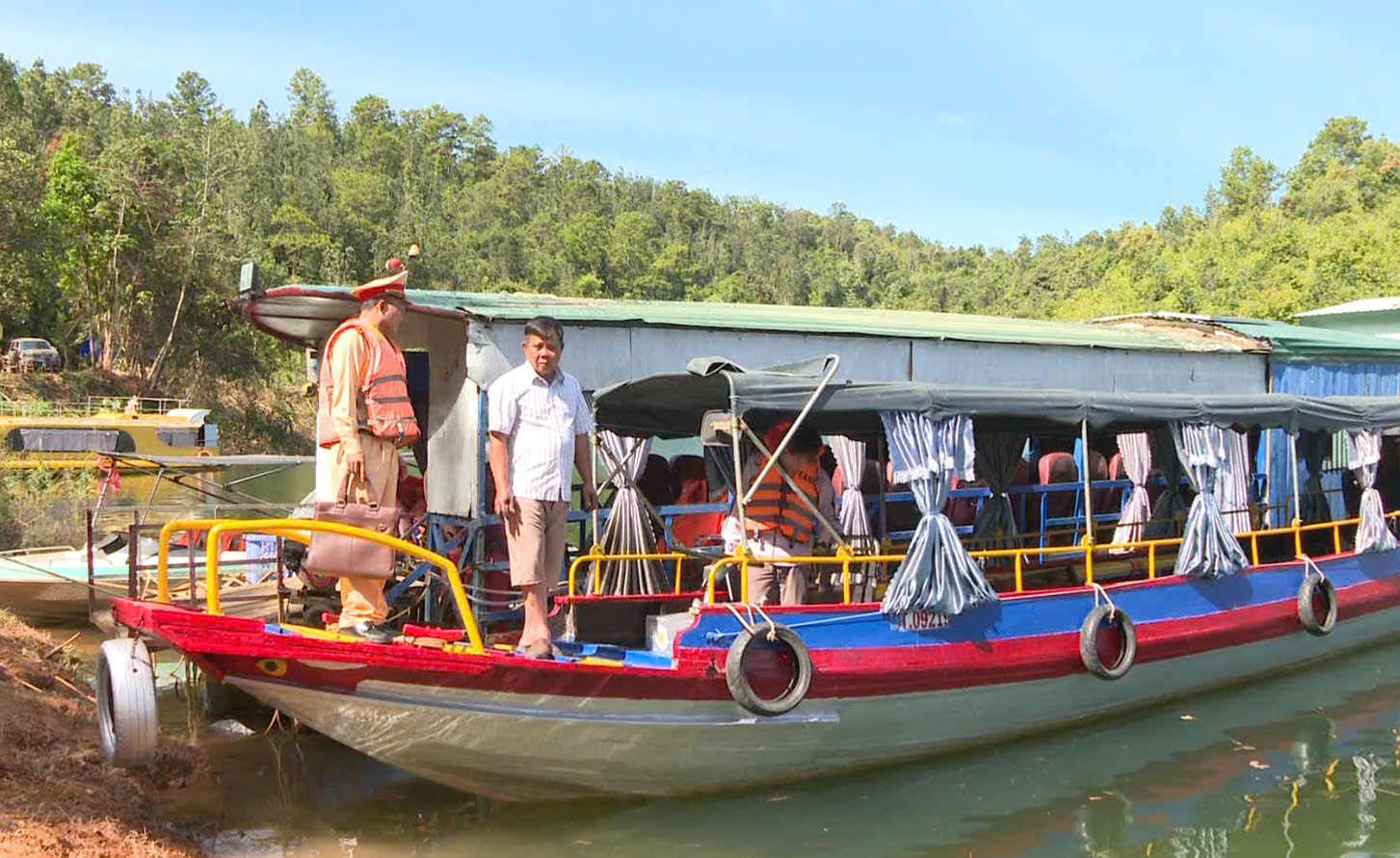 L&acirc;m Đồng: Đẩy mạnh tuy&ecirc;n truyền an to&agrave;n đường thủy tr&ecirc;n s&ocirc;ng Đồng Nai- Ảnh 1.