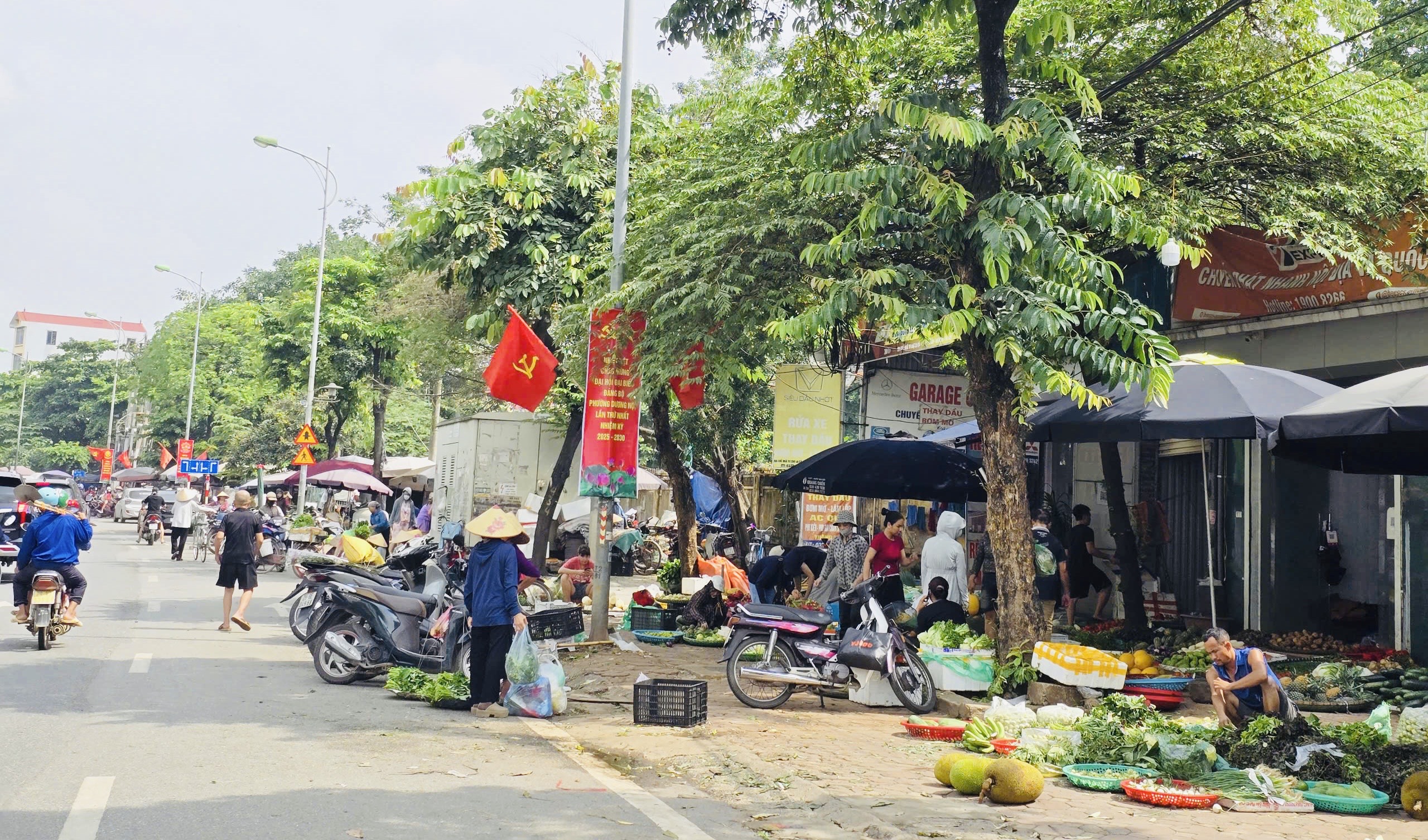 Hà Nội quyết liệt xóa sổ chợ cóc, cơ sở giết mổ nhỏ lẻ trong năm 2025- Ảnh 1. Hà Nội quyết liệt xóa sổ chợ cóc, cơ sở giết mổ nhỏ lẻ trong năm 2025- Ảnh 1.