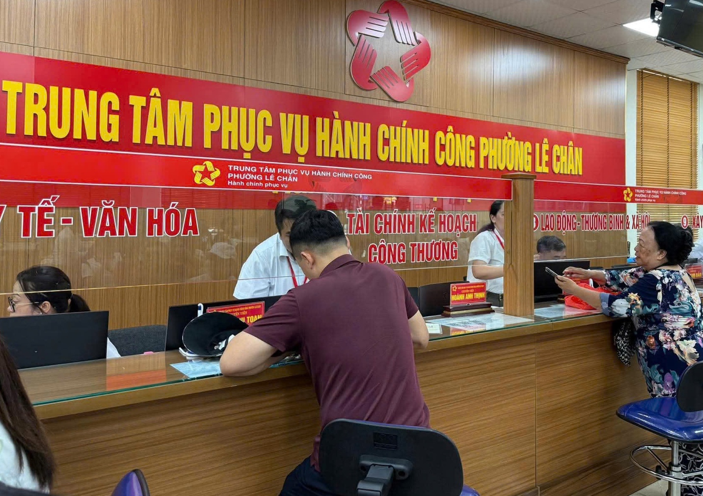 Ch&iacute;nh quyền địa phương hai cấp: Gỡ n&uacute;t thắt để vận h&agrave;nh th&ocirc;ng suốt- Ảnh 2.