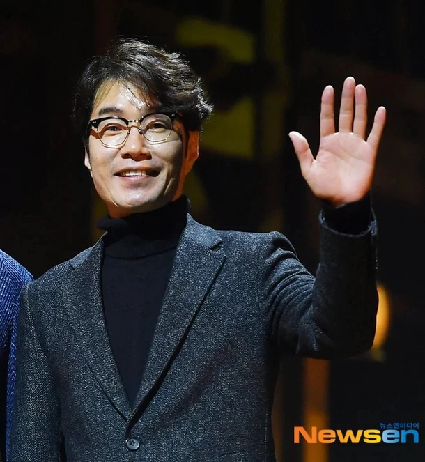 Diễn vi&ecirc;n phim "Penthouse" Song Young Kyu qua đời trong xe hơi- Ảnh 2.