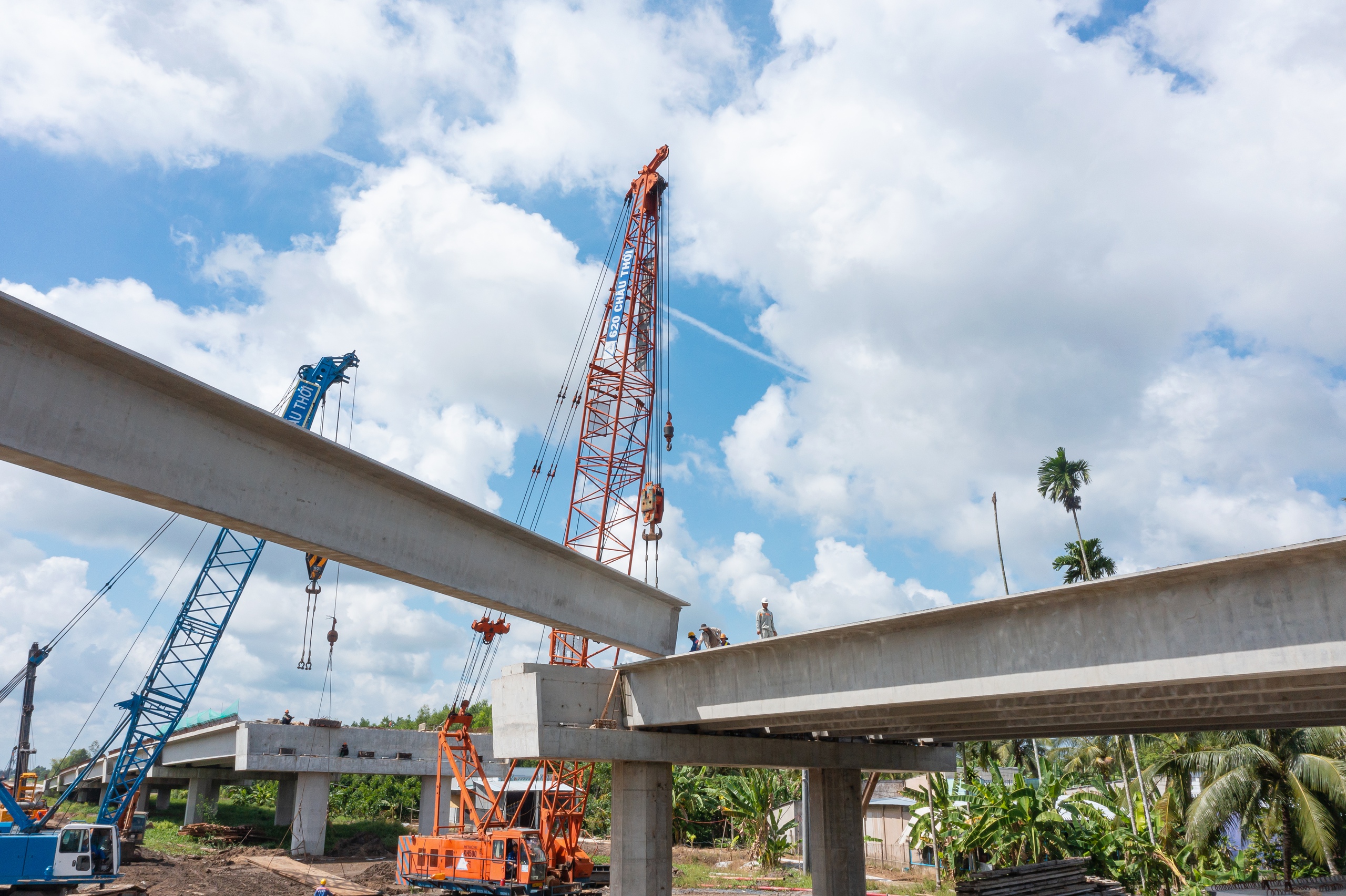 Cần Thơ: Lắp dầm cầu x&aacute;ng L&aacute;i Hiếu, tăng tốc cao tốc Ch&acirc;u Đốc - Cần Thơ - S&oacute;c Trăng- Ảnh 2.