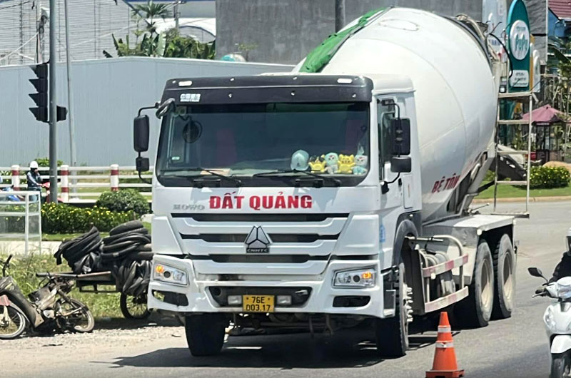 Hiện trường vụ tai nạn khiến người đ&agrave;n &ocirc;ng tử vong tại chỗ.