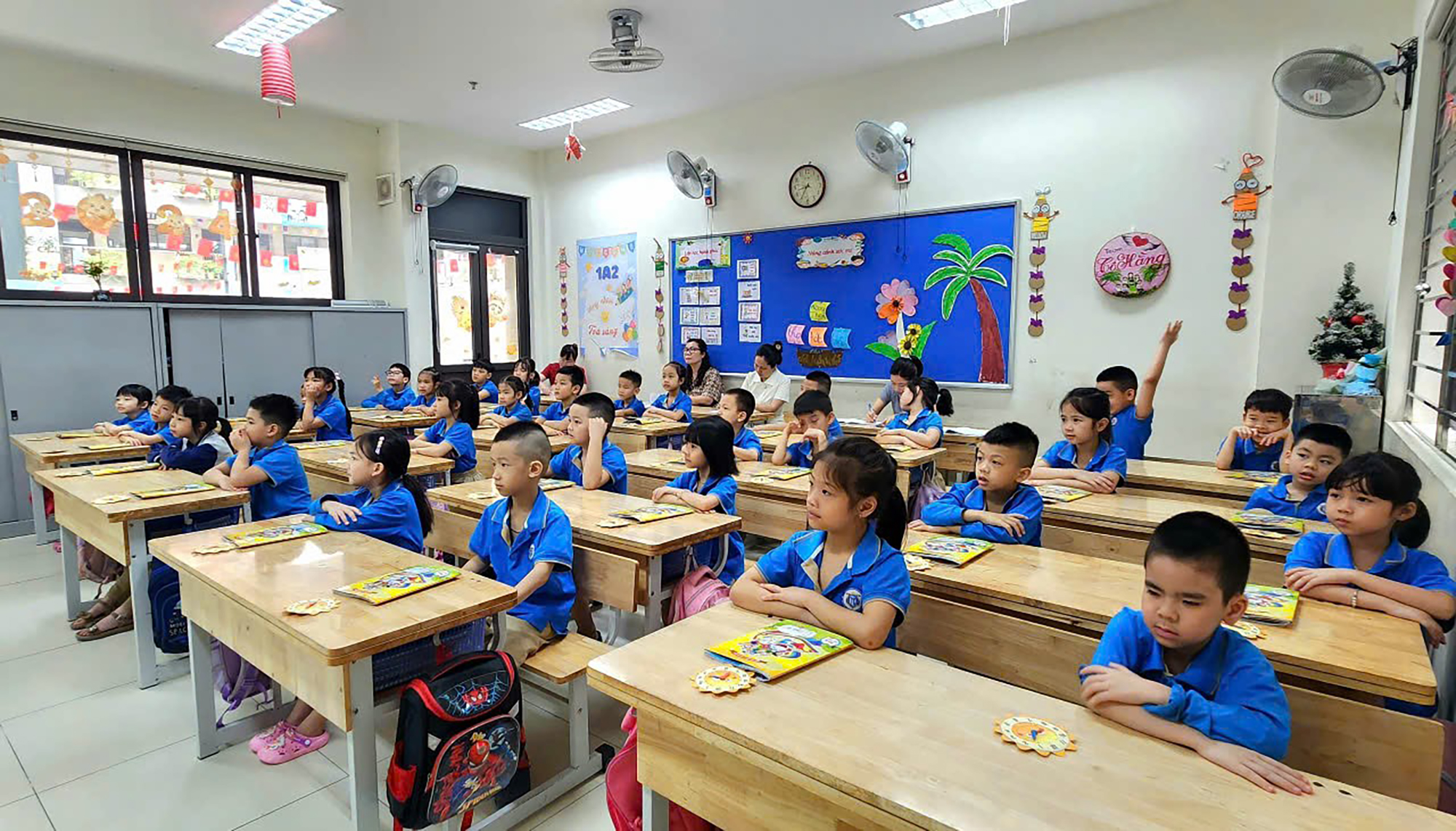 Nỗi lo s&aacute;ch giả, s&aacute;ch lậu trước năm học mới- Ảnh 2.